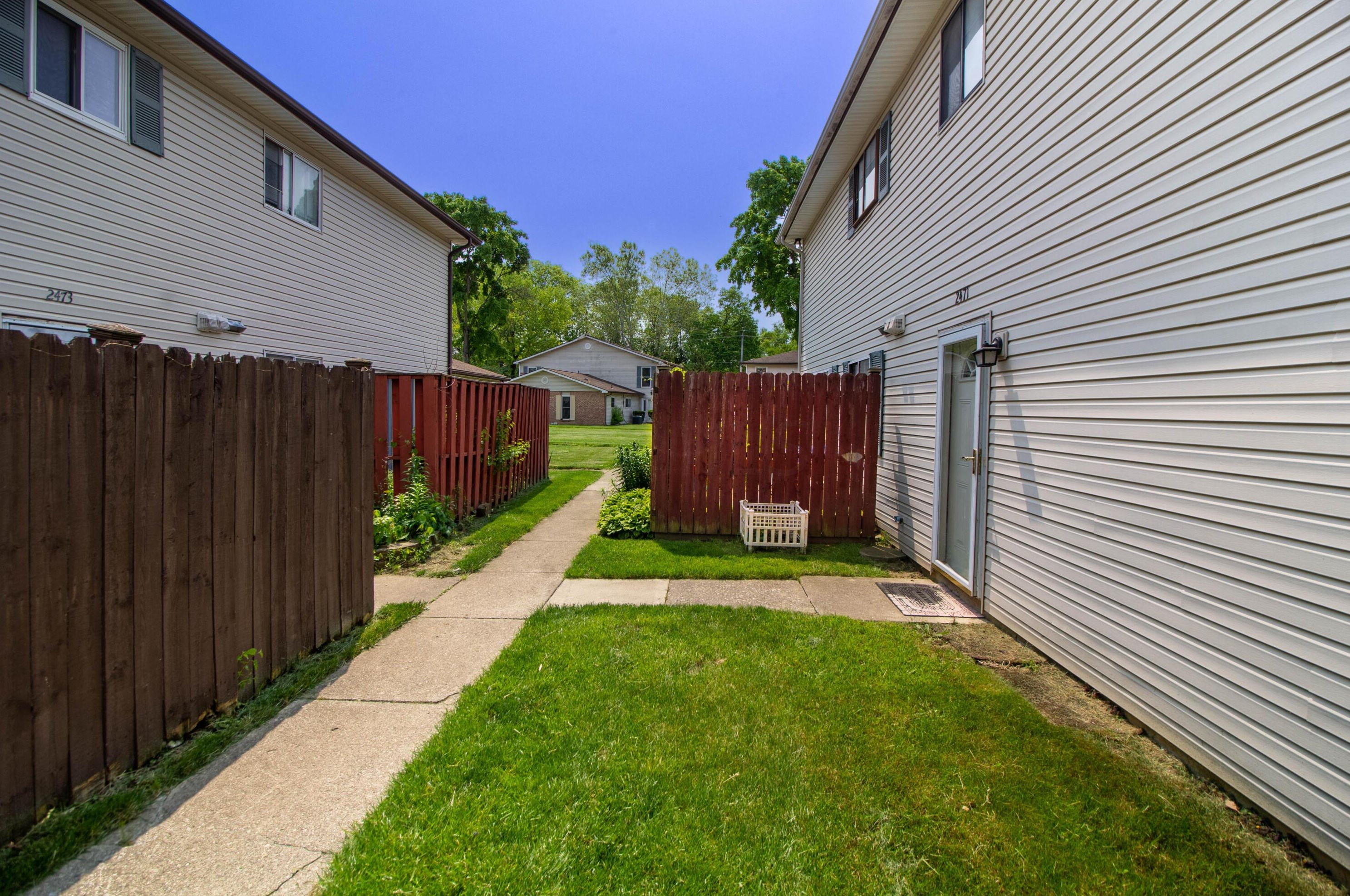 2471 Natchez Dr, Columbus OH 43209-3305 exterior