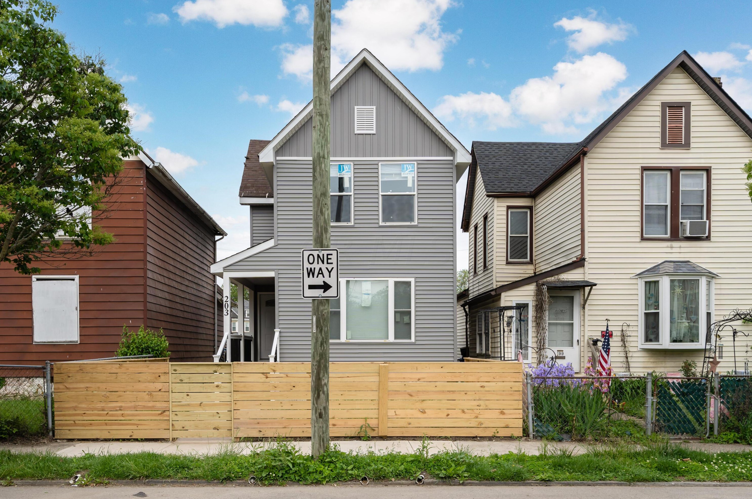 203 Hawkes Ave, Columbus, OH 43223-1533