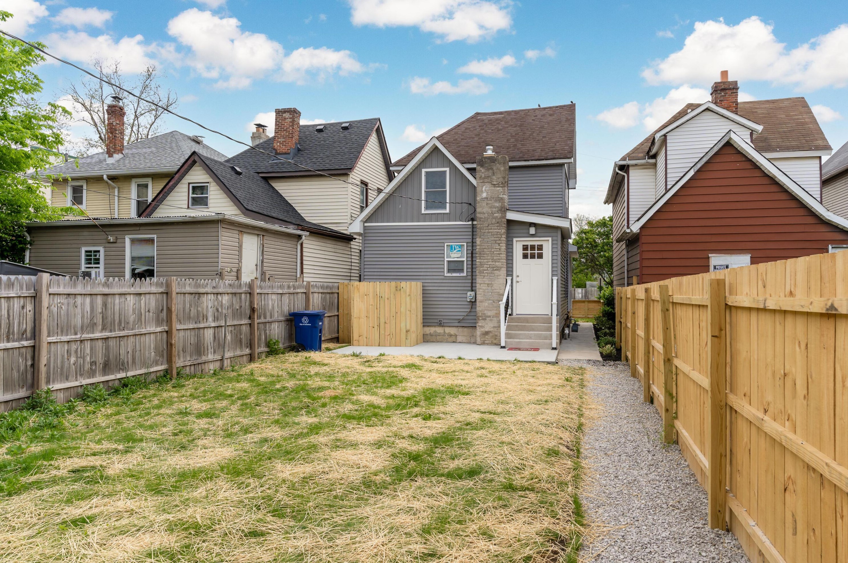 203 Hawkes Ave, Columbus OH  43223-1533 exterior