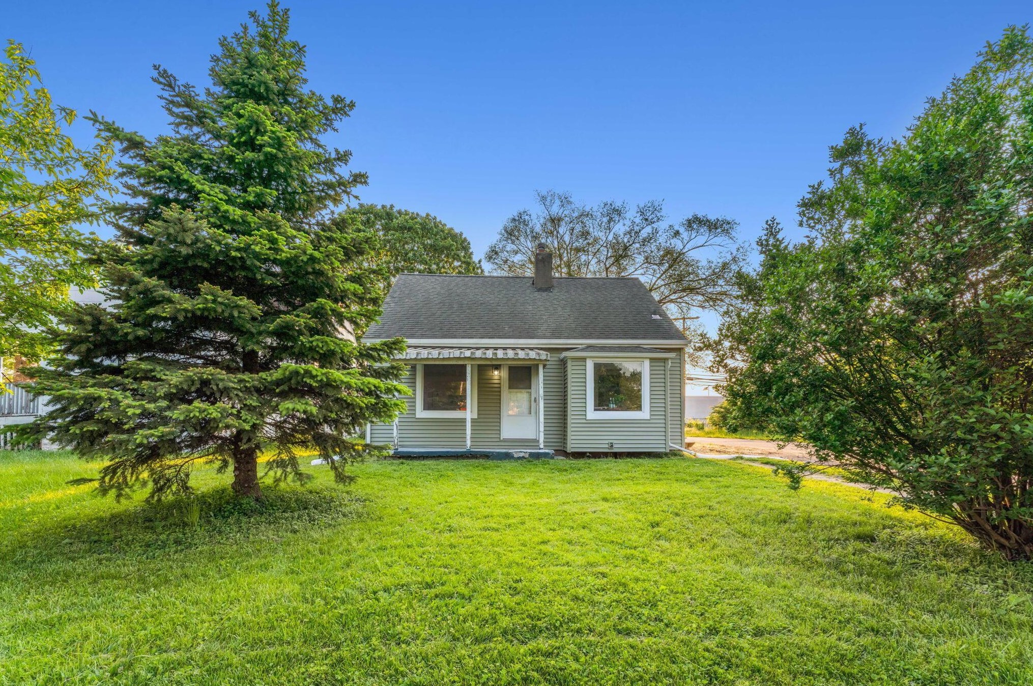 2339 Pontiac St, Columbus OH  43211-2049 exterior