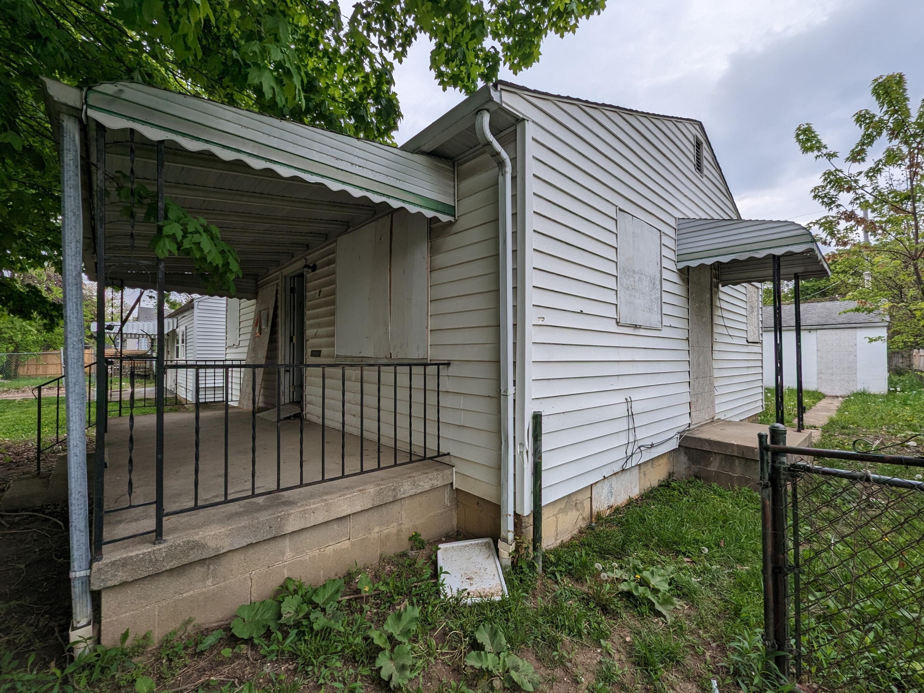 2484 Azelda St, Columbus, OH 43211-1124