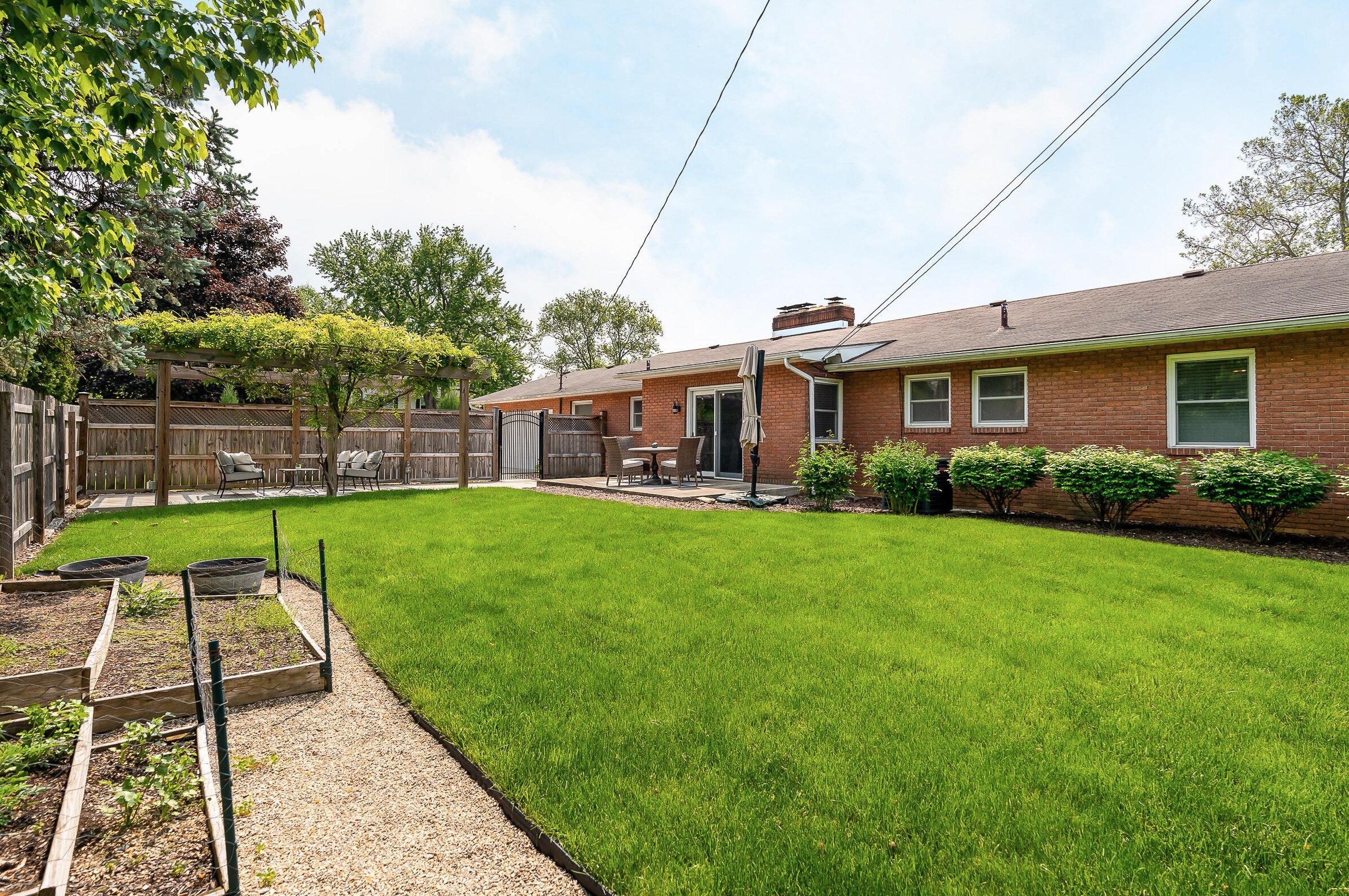 2060 Glenmere Rd, Columbus OH  43220-4808 exterior