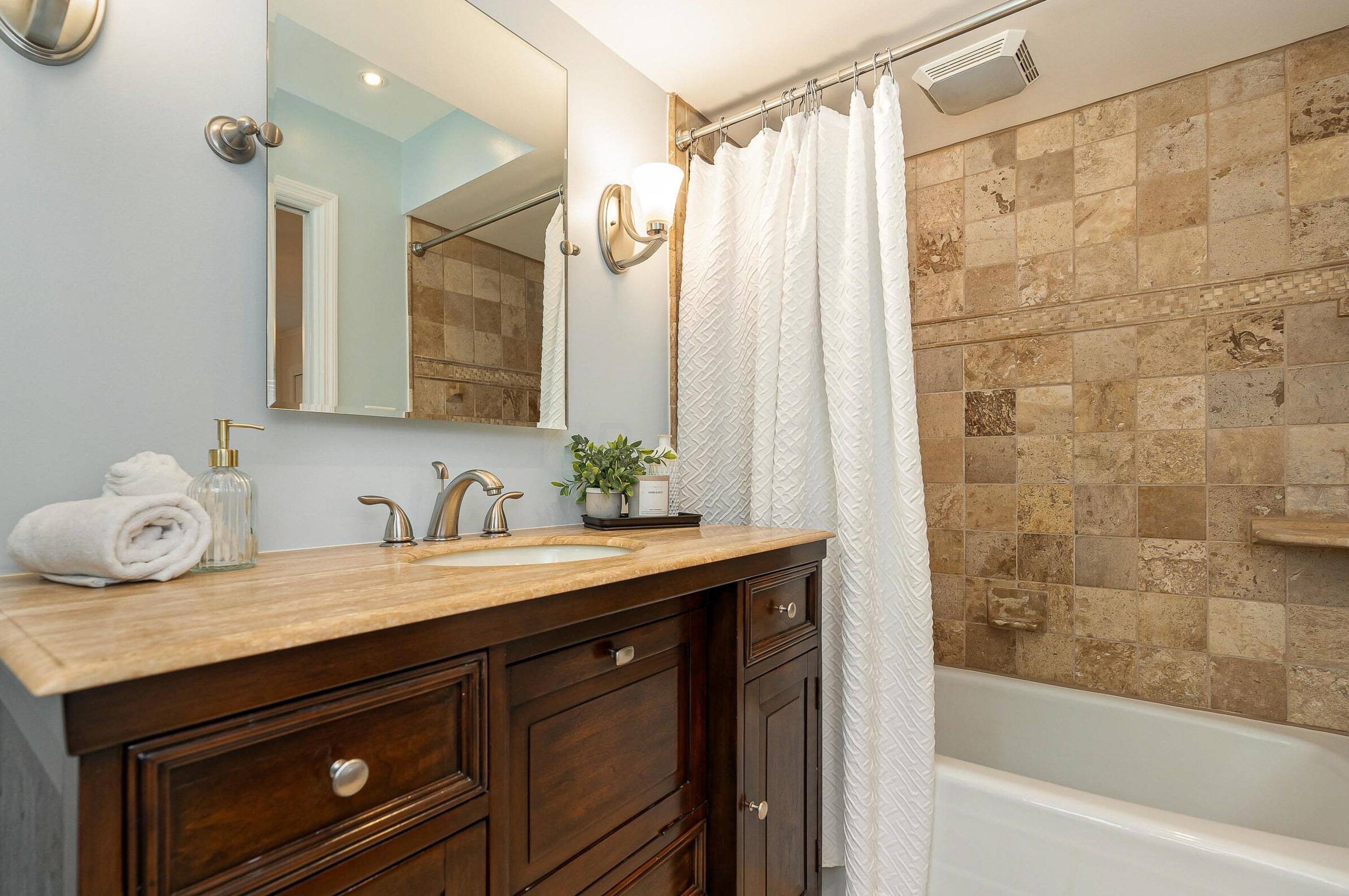 2060 Glenmere Rd, Columbus OH  43220-4808 exterior