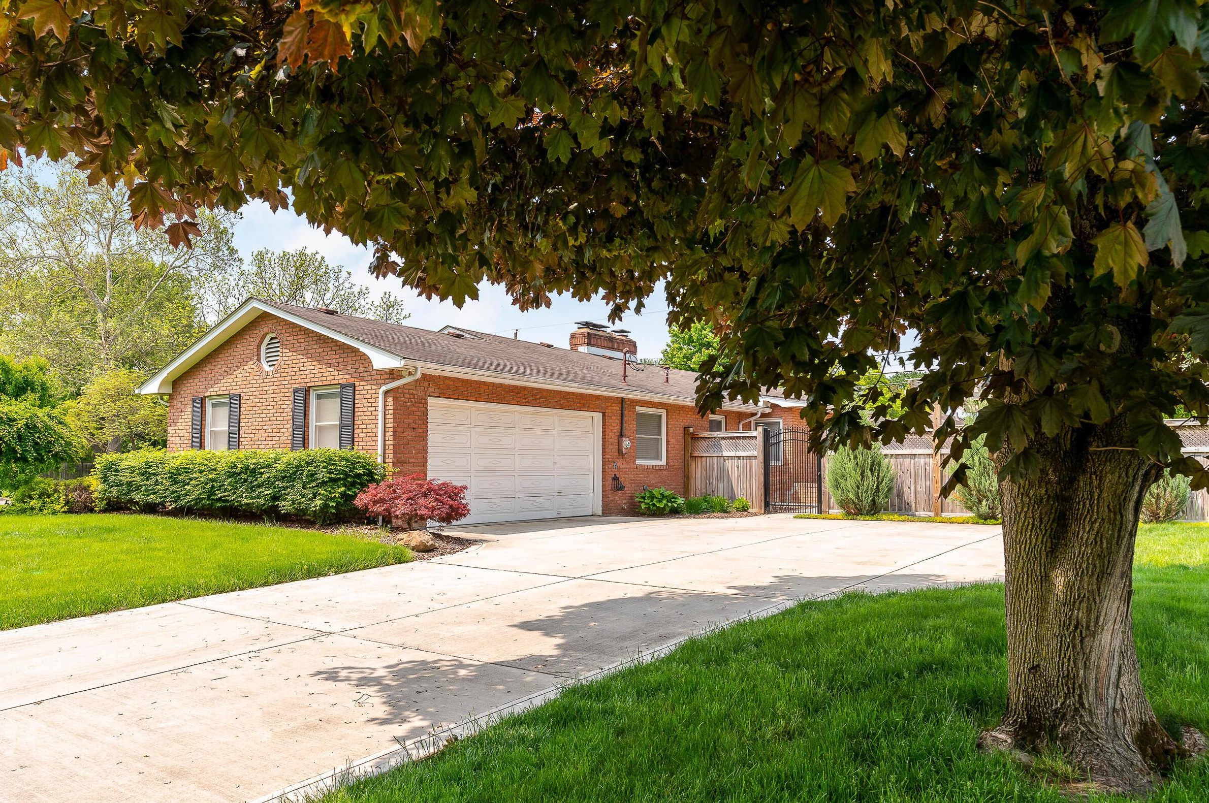 2060 Glenmere Rd, Columbus OH  43220-4808 exterior