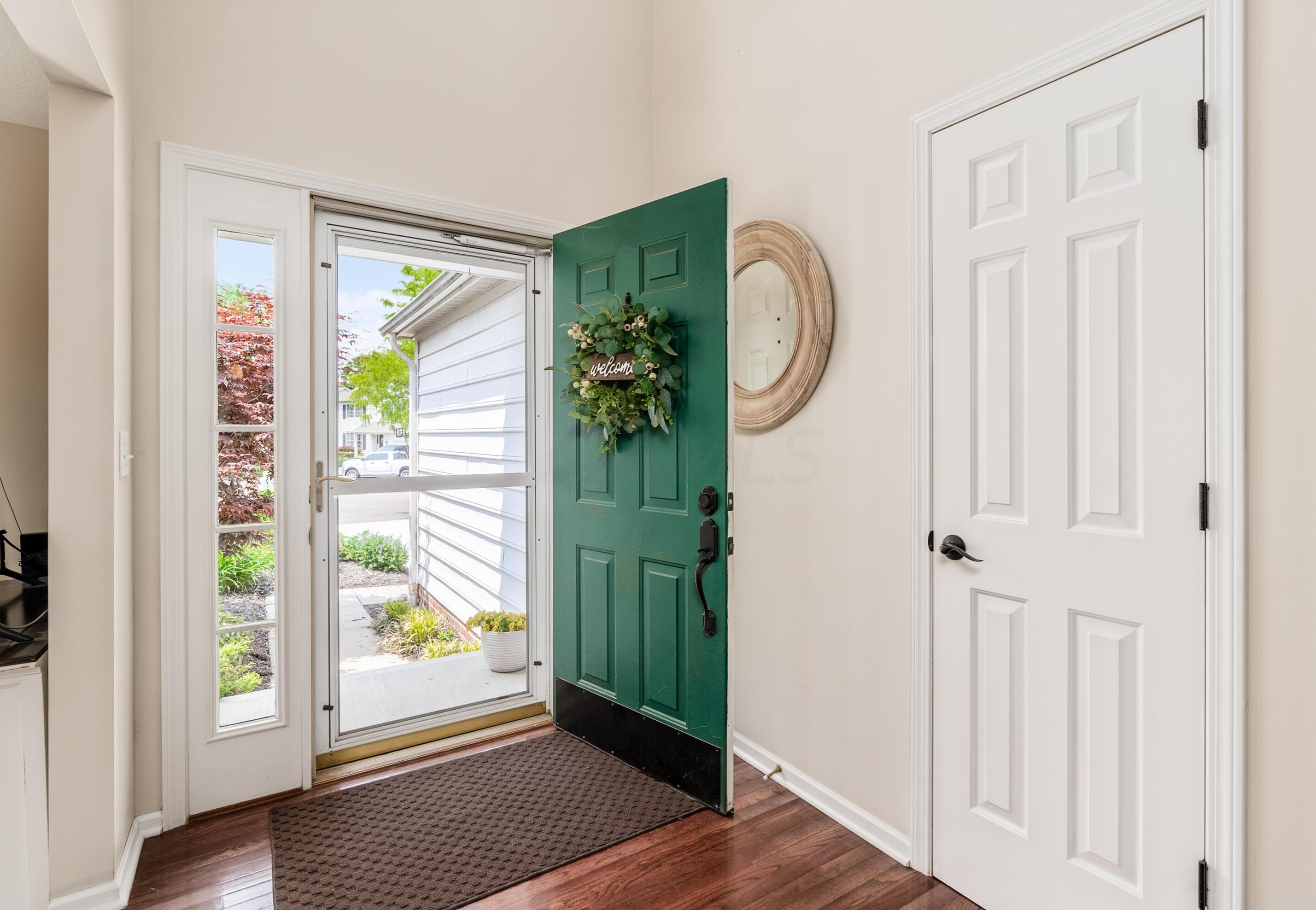 5888 Pine Wild Dr, Westerville, OH 43082-7753
