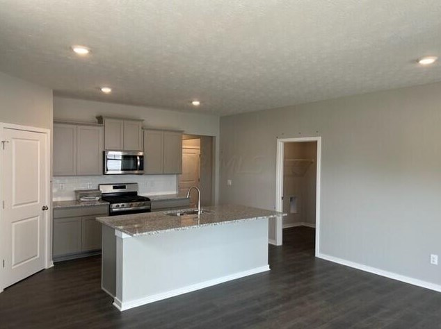 1390 Hemetite W Dr, Darbydale, OH 43123