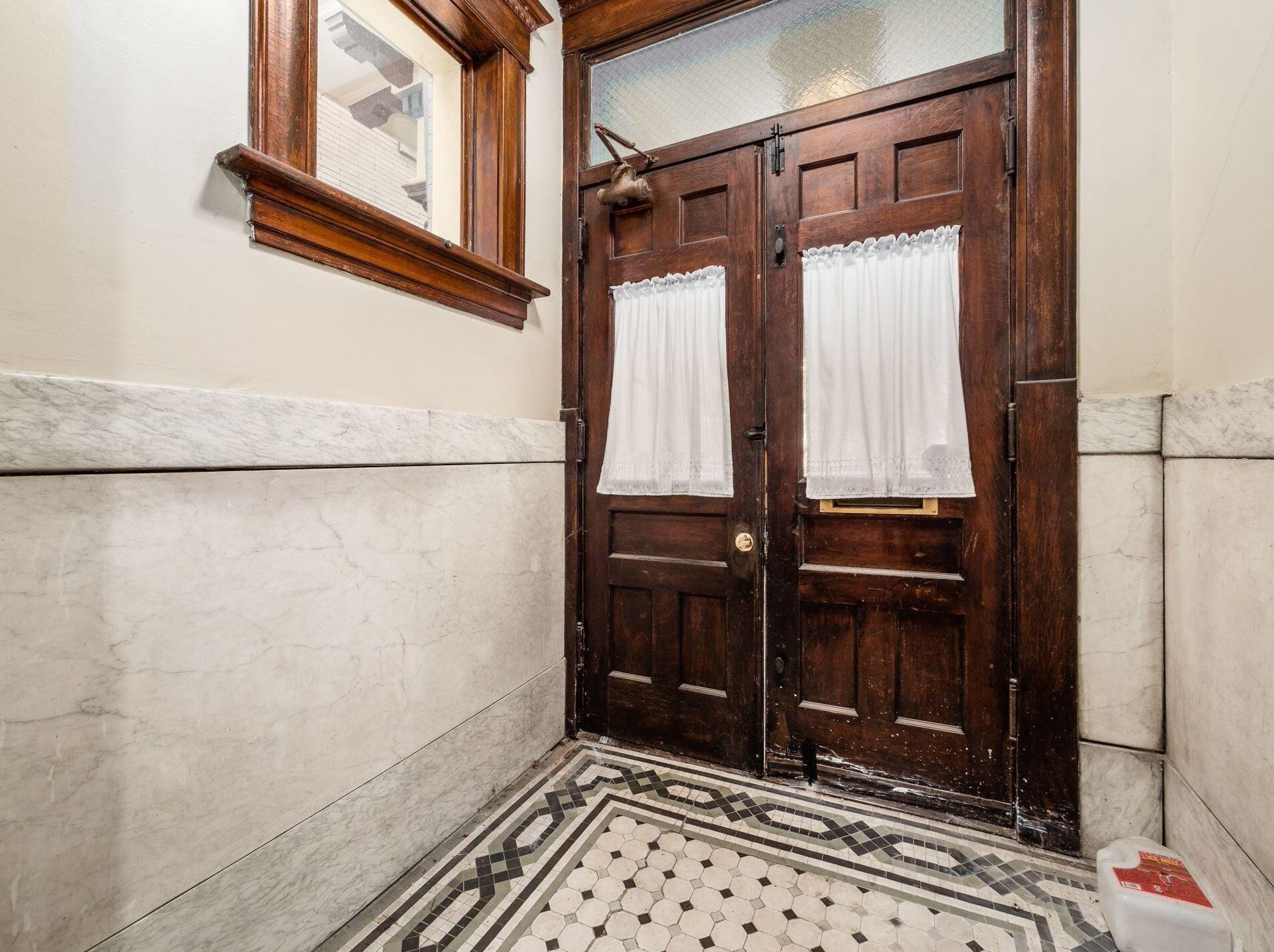 1063 Bryden Rd, Columbus OH 43205-1930 exterior