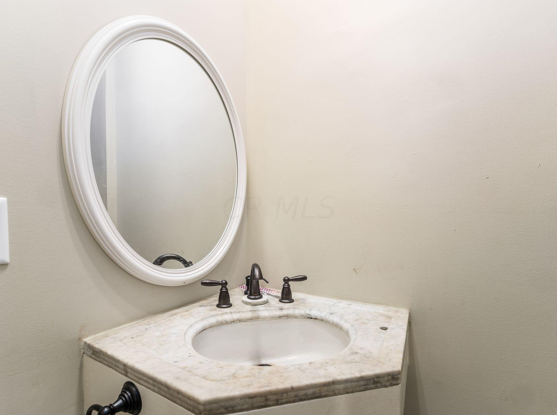 1063 Bryden Rd, Columbus OH 43205-1930 exterior