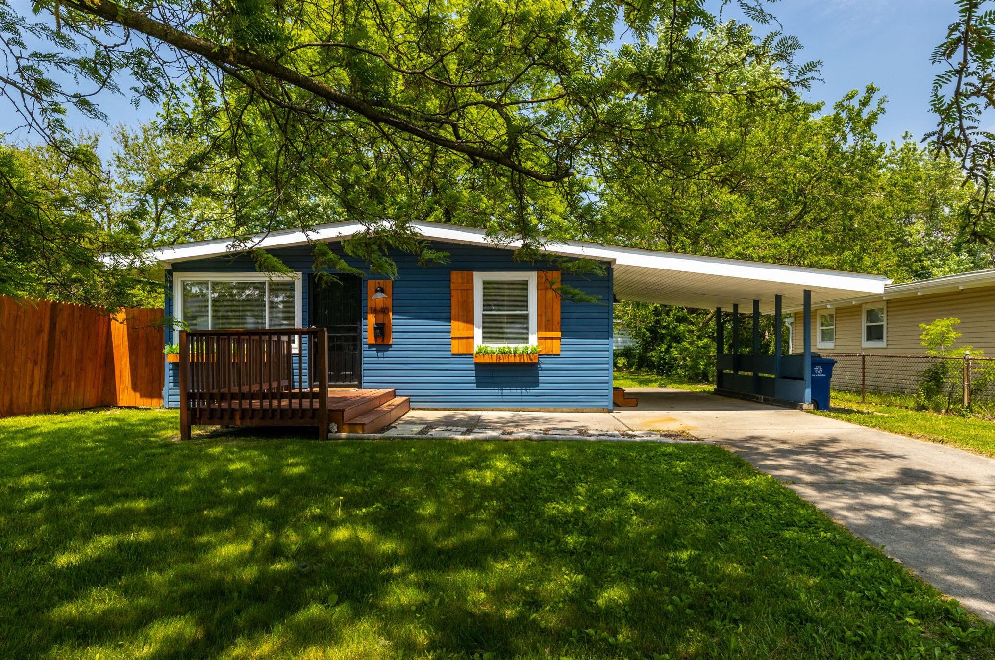 1640 Duxberry Ave, Columbus, OH 43219-1051