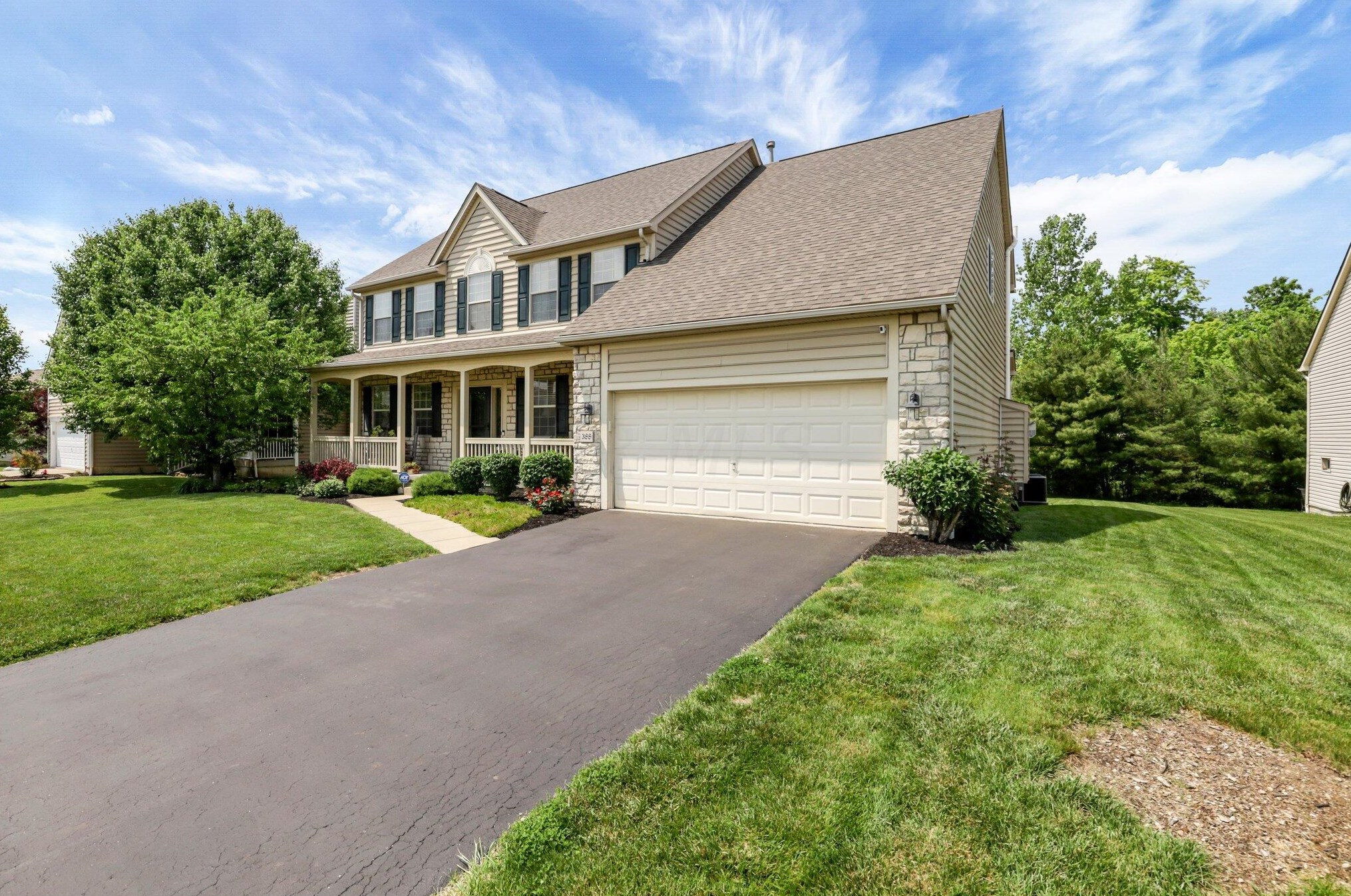 388 Rolling Acre Dr, Lithopolis, OH 43136