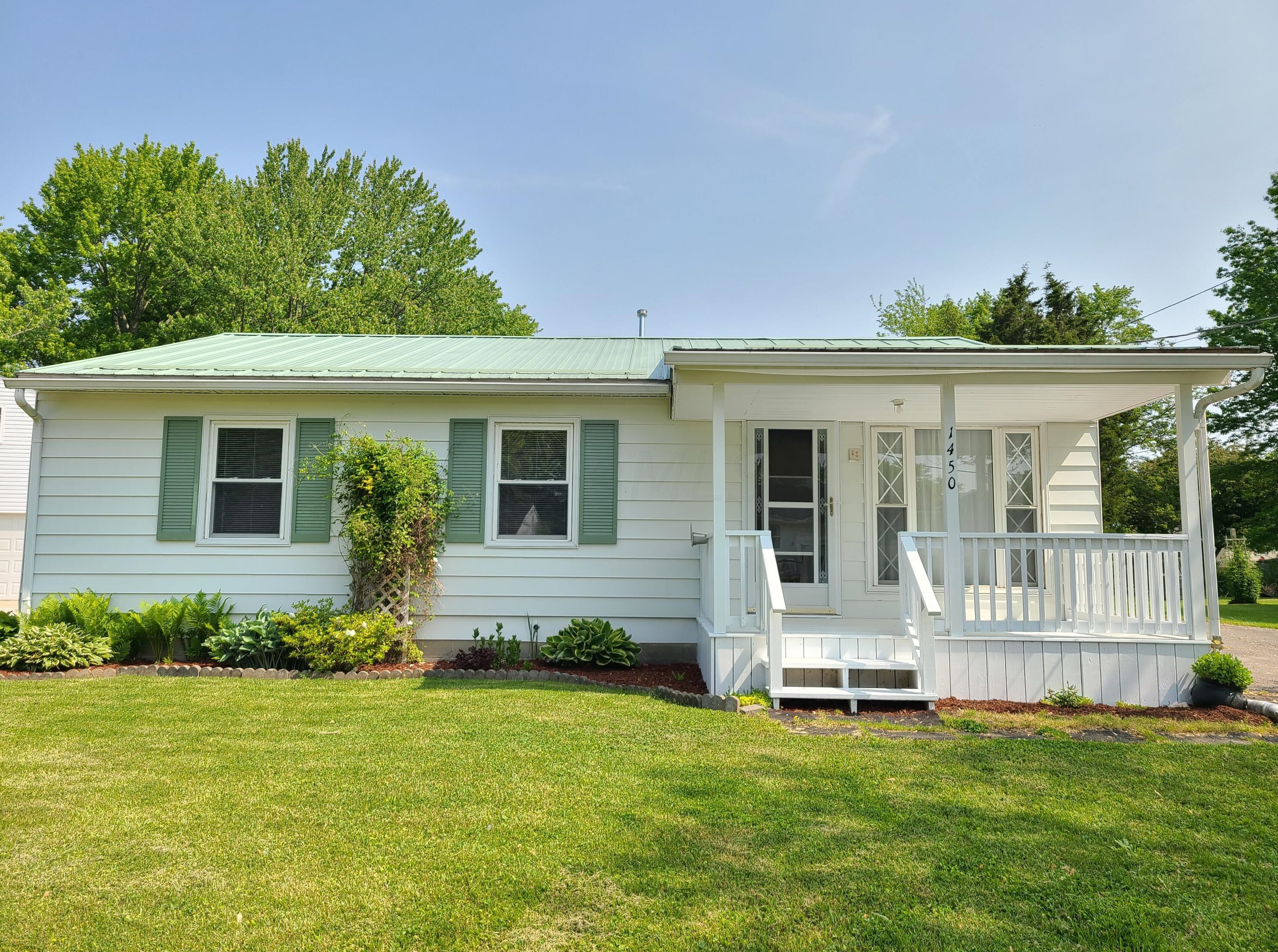 1450 Mc Clure St, Sugar Grove Lake, OH 44833