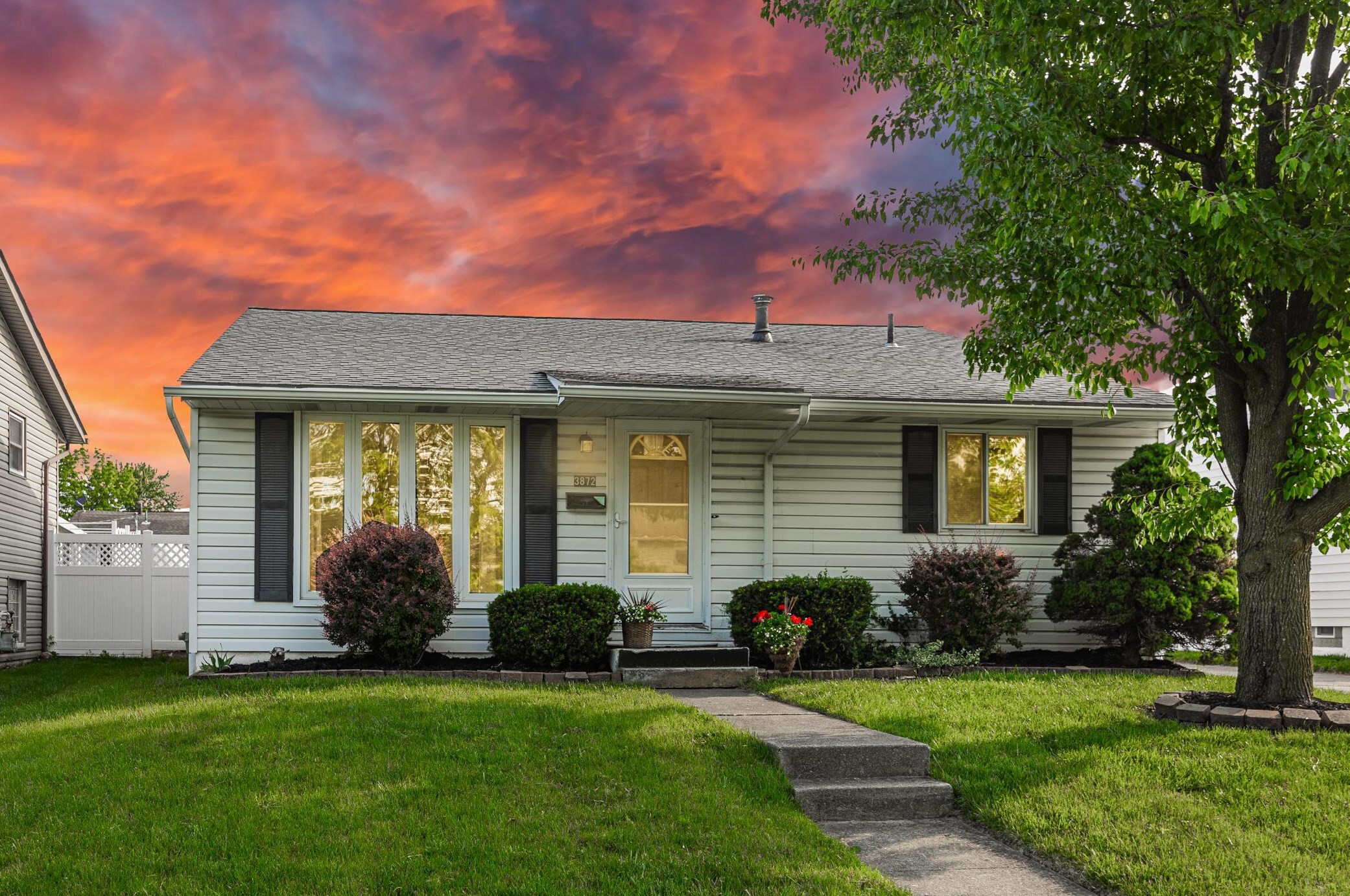 3872 Lynward Rd, Columbus, OH 43228-3551