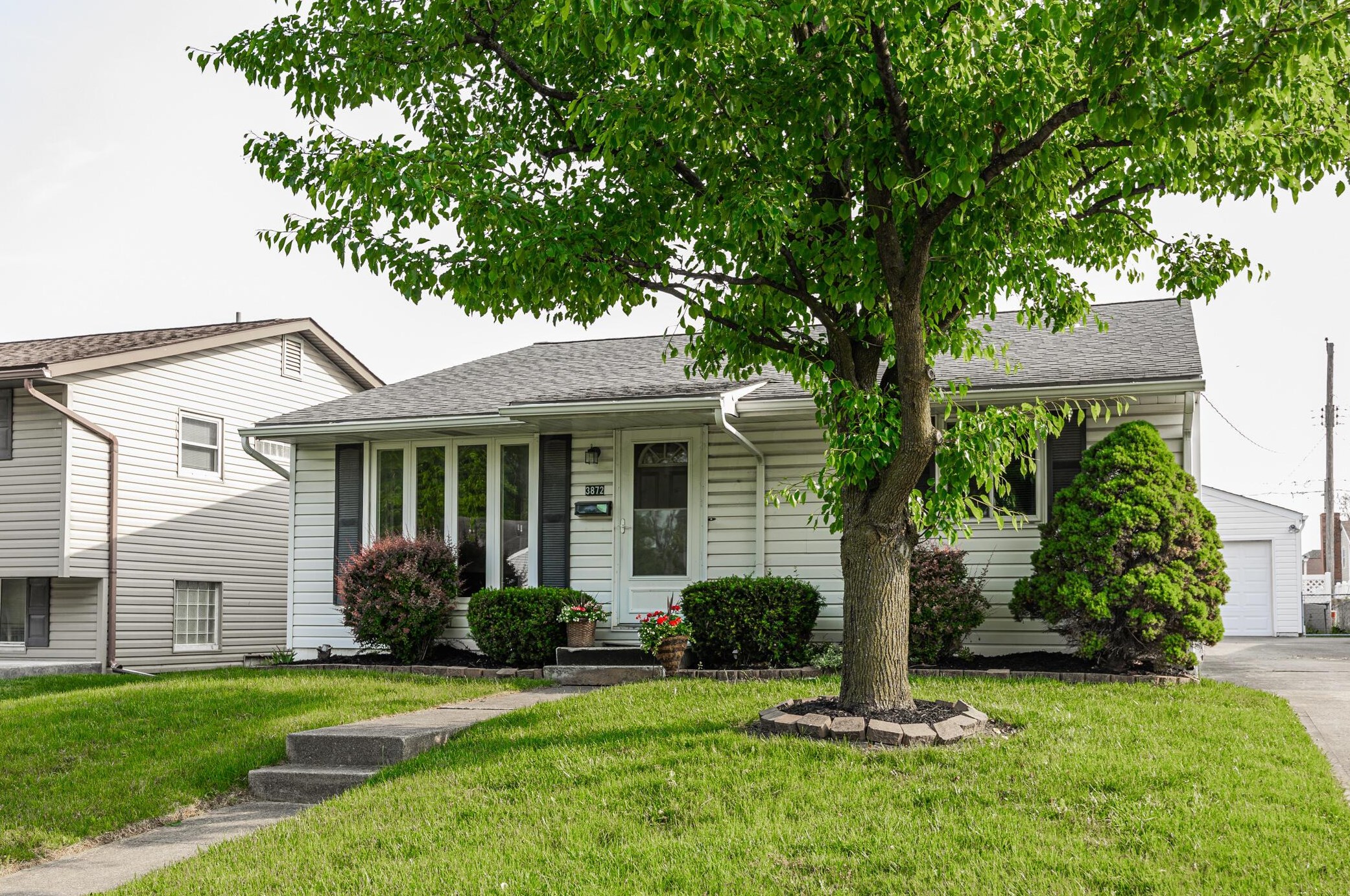 3872 Lynward Rd, Columbus OH 43228-3551 exterior