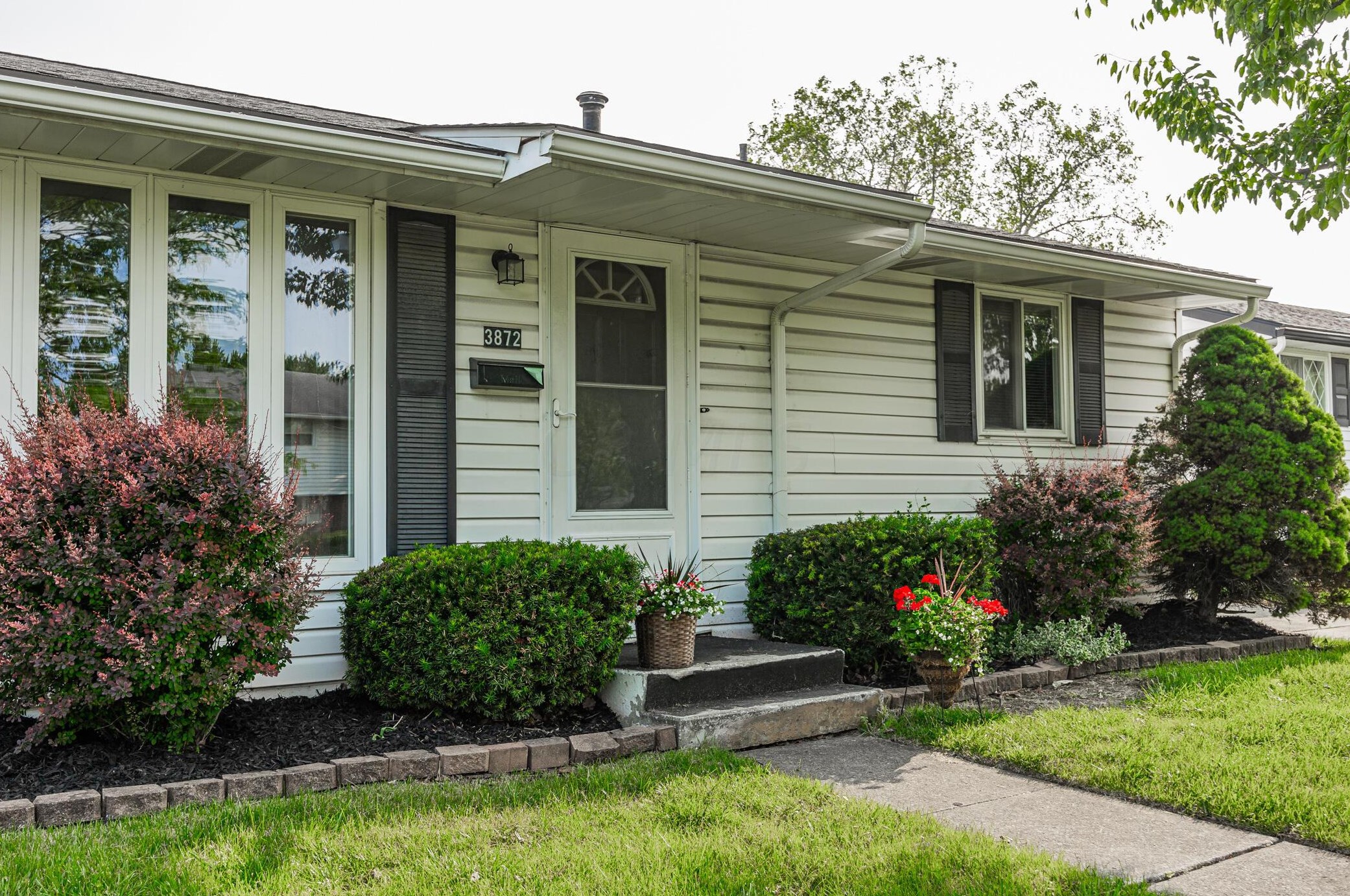 3872 Lynward Rd, Columbus OH 43228-3551 exterior