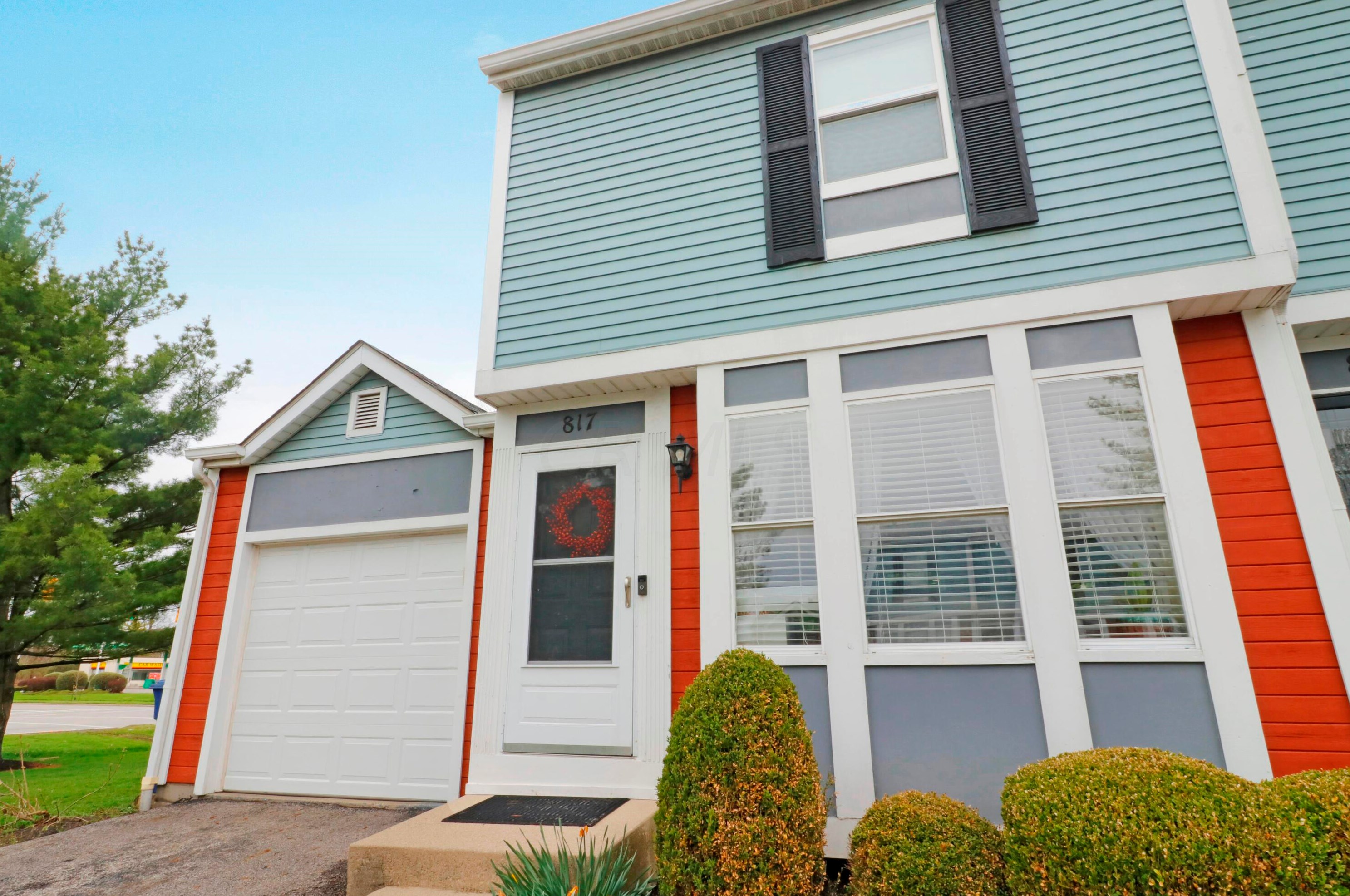 817 Pine Way Dr, Columbus, OH 43085-4843