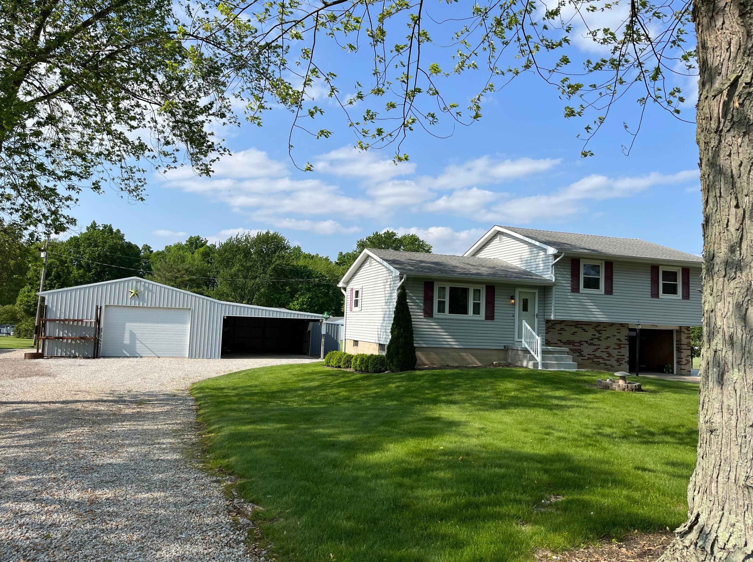 2950 Thrush Ave, Lancaster, OH 43130-8828