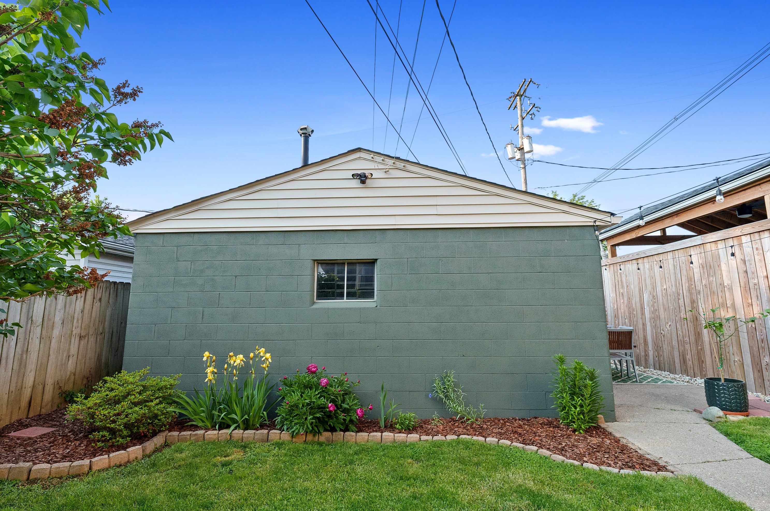 490 Whittier St, Columbus OH  43206-2367 exterior