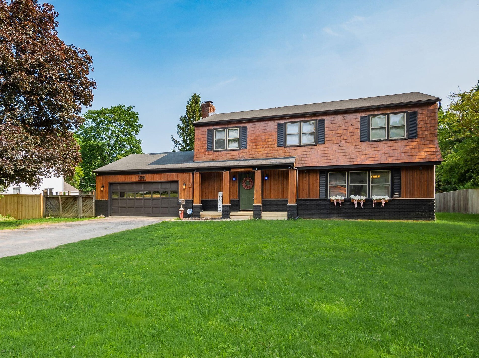 2048 Fishinger Rd, Columbus, OH 43221-1247