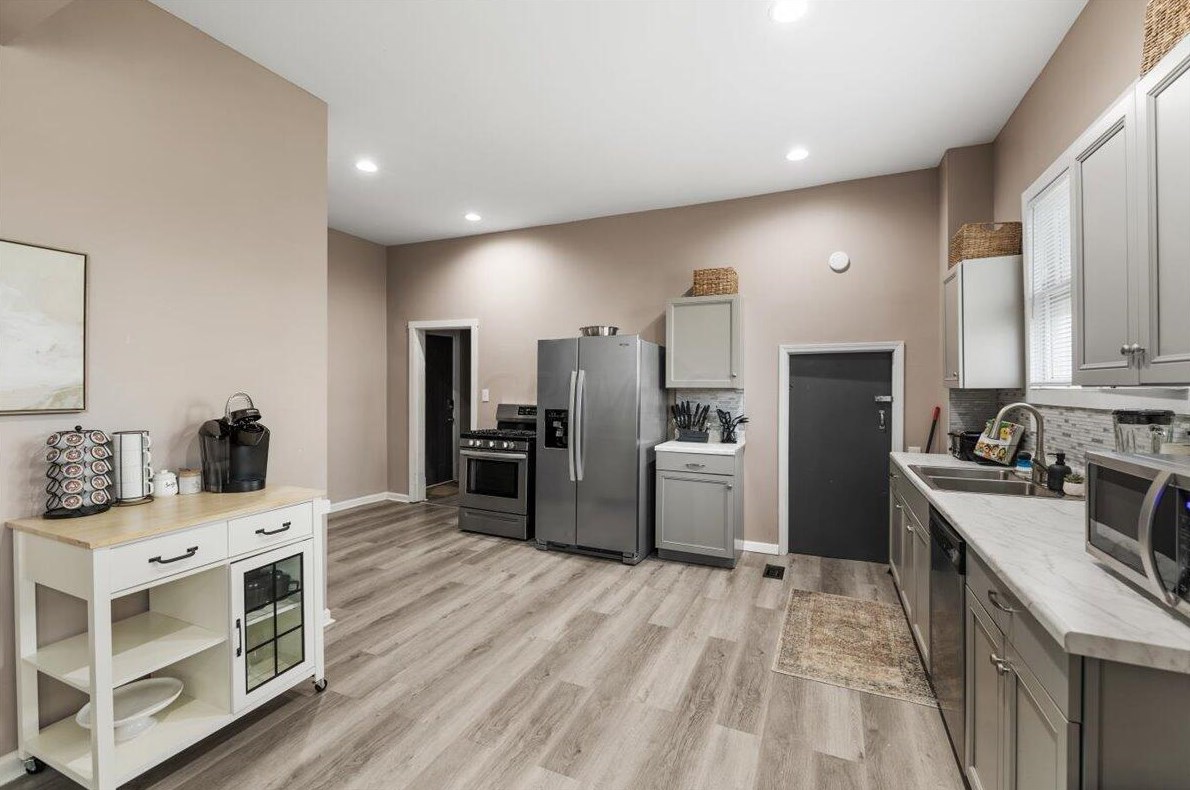 1390 Livingston Ave, Columbus OH 43209-2945 exterior