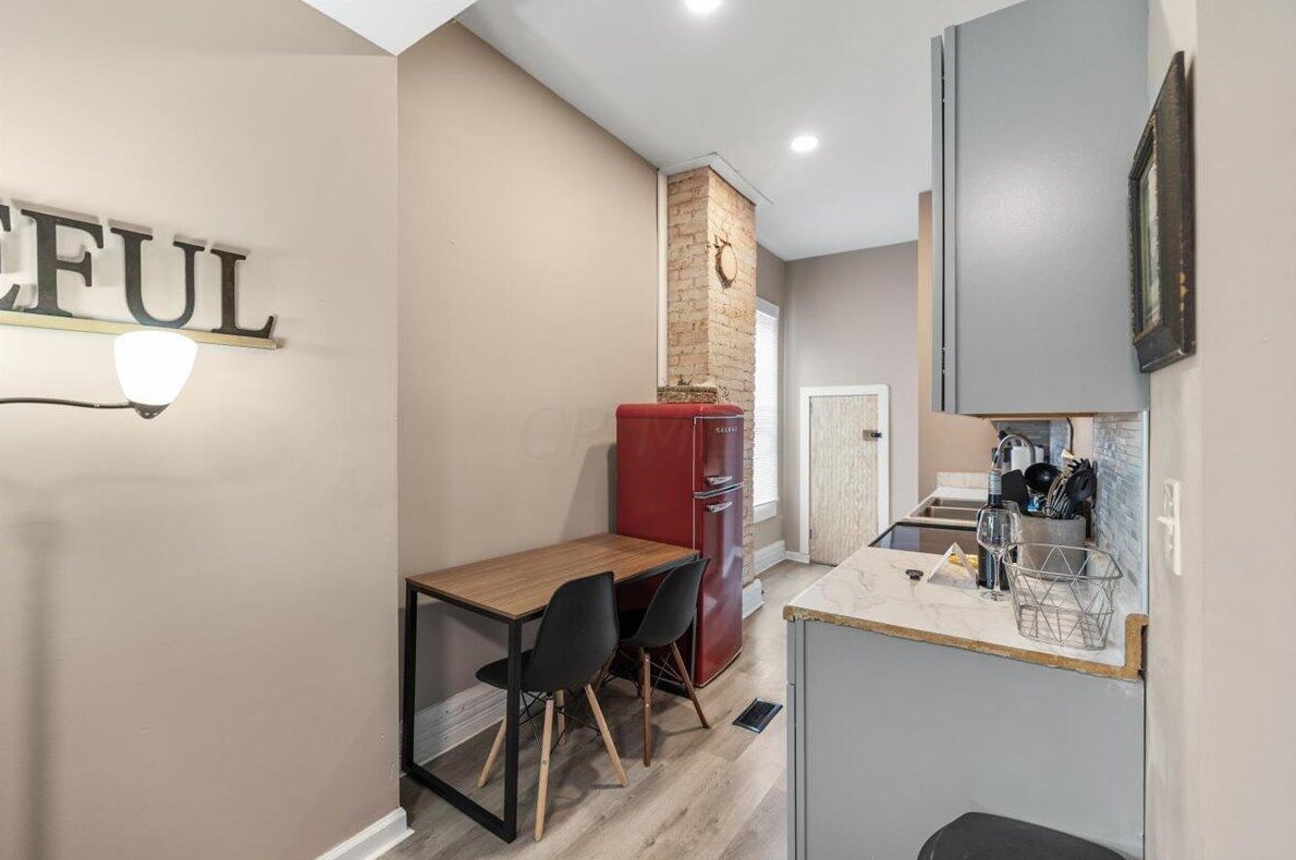 1390 Livingston Ave, Columbus OH 43209-2945 exterior