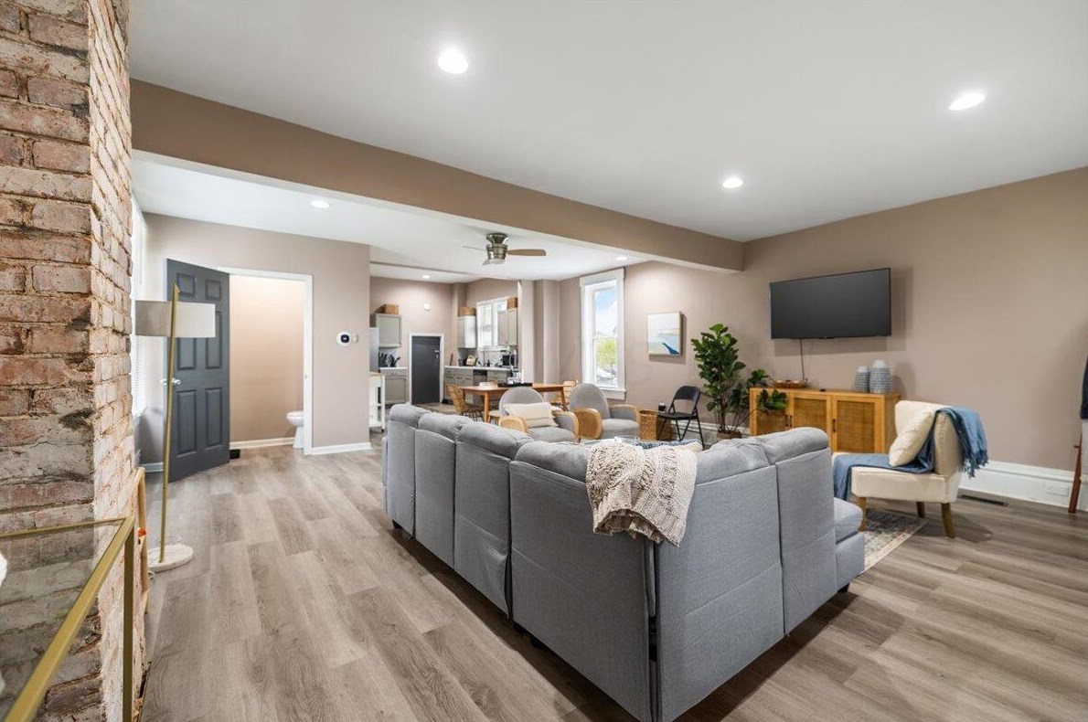 1390 Livingston Ave, Columbus OH 43209-2945 exterior