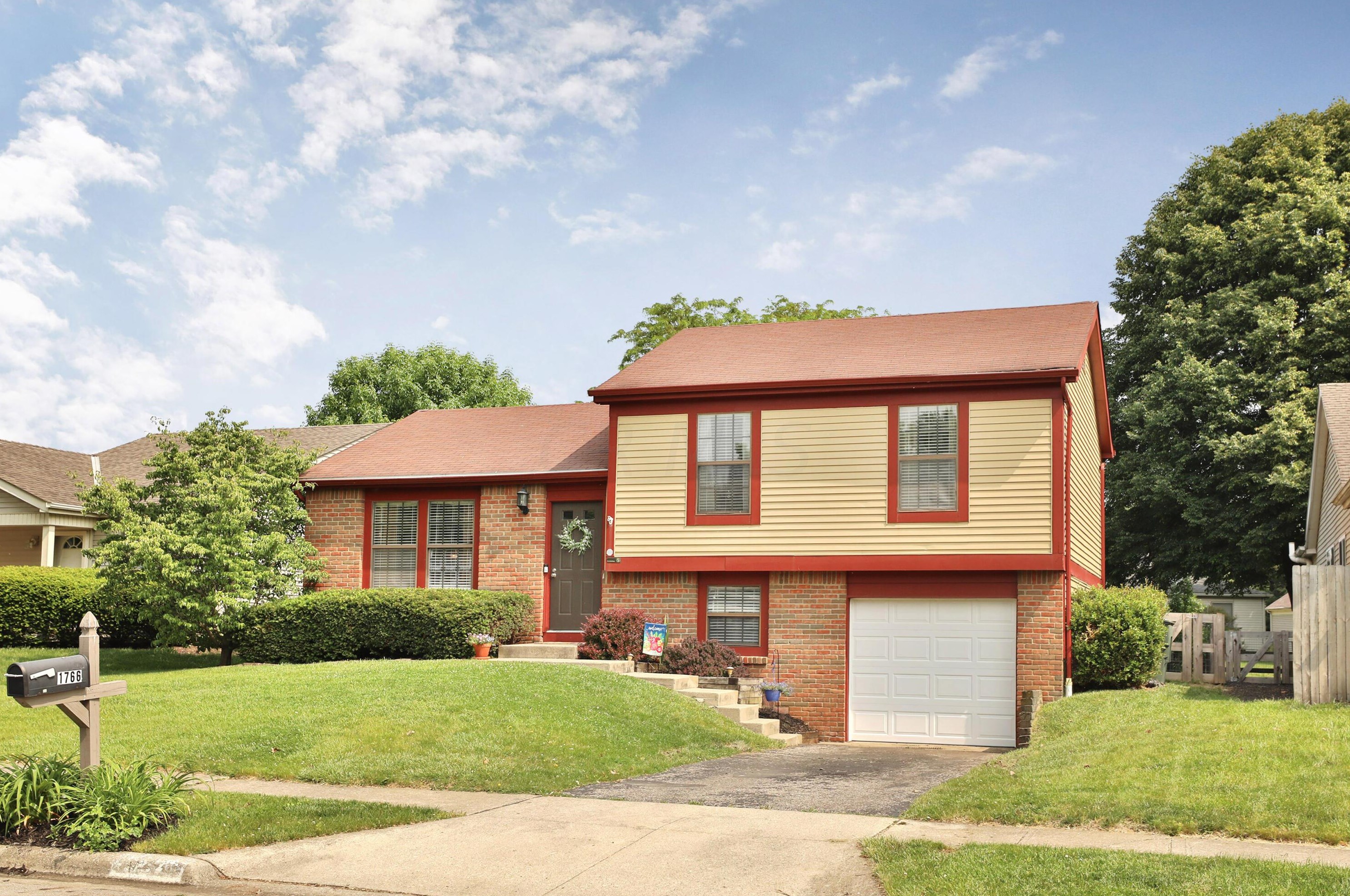 1766 Weather Stone Ln, Columbus, OH 43235-1984