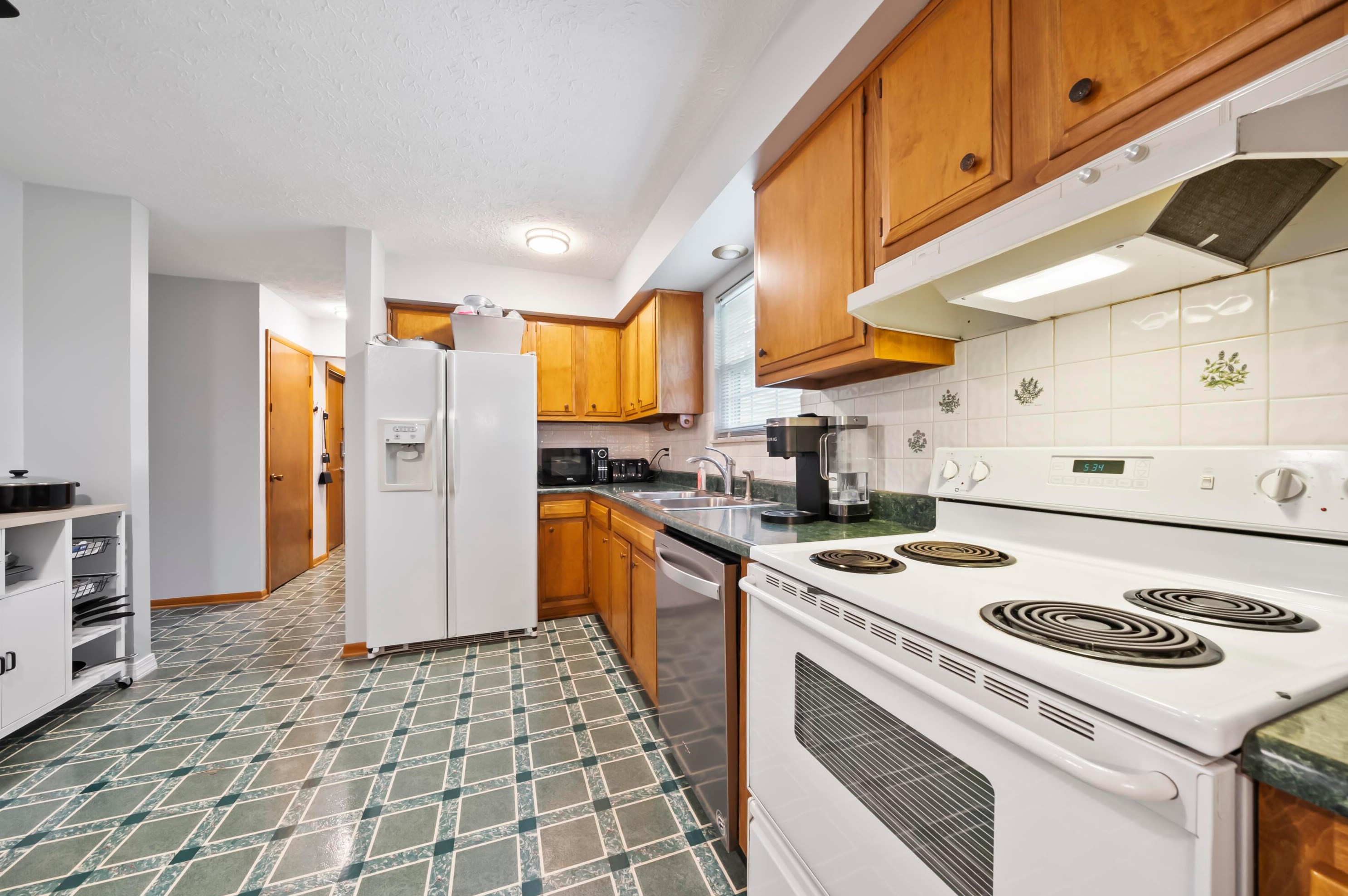 611 Jonsol Ct, Columbus OH  43230-3115 exterior