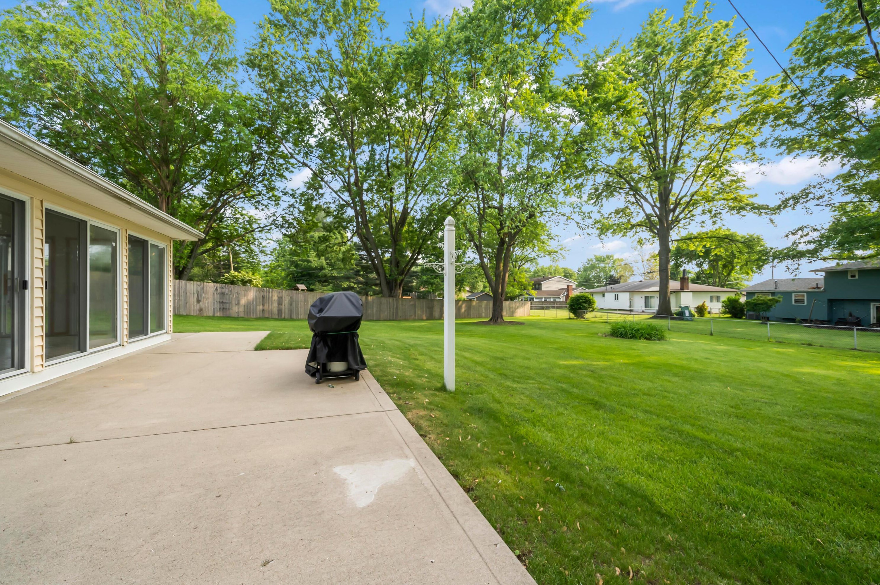 611 Jonsol Ct, Columbus OH  43230-3115 exterior