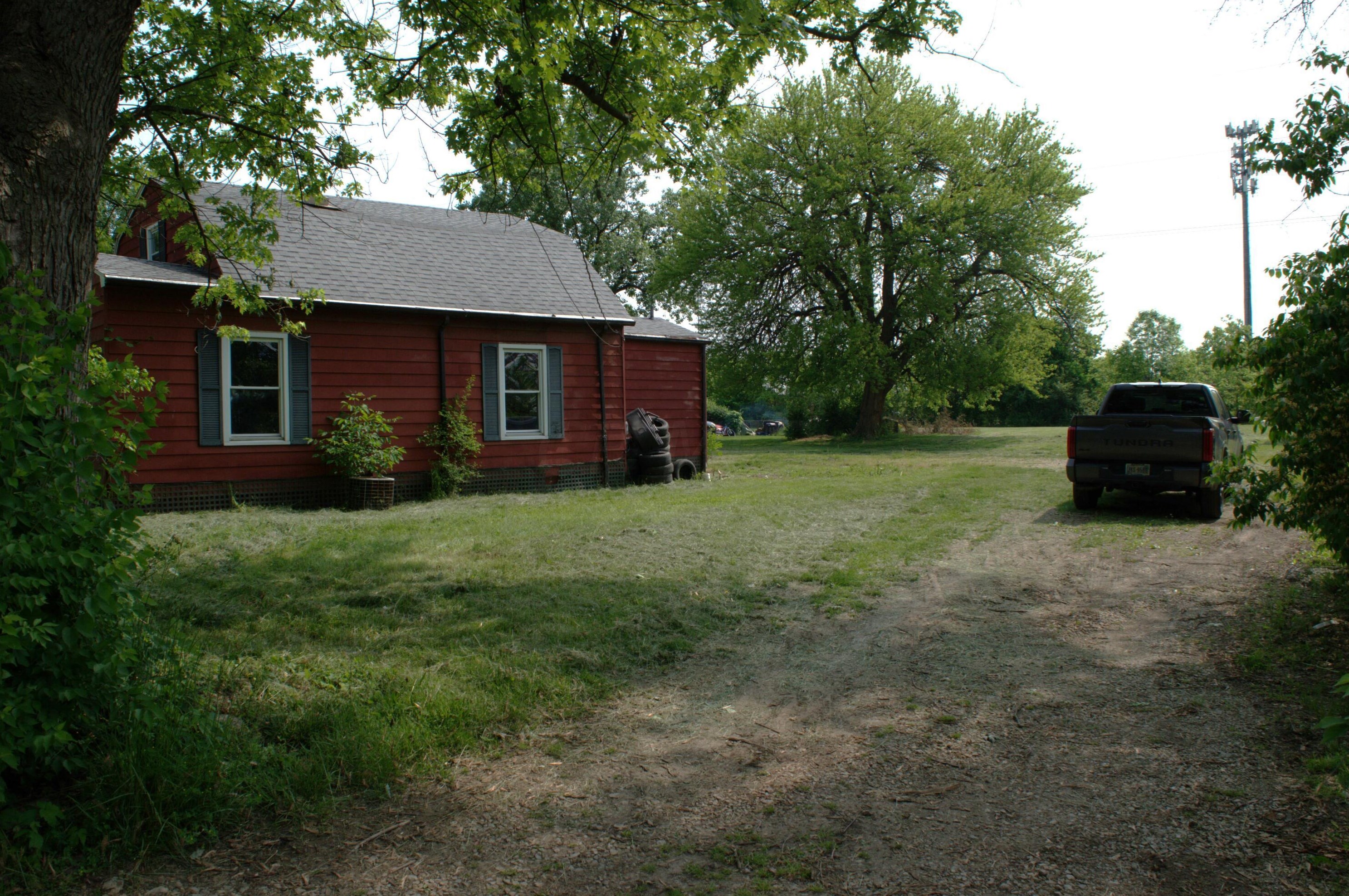 250 Emmit Ave, Columbus OH  43228-1960 exterior