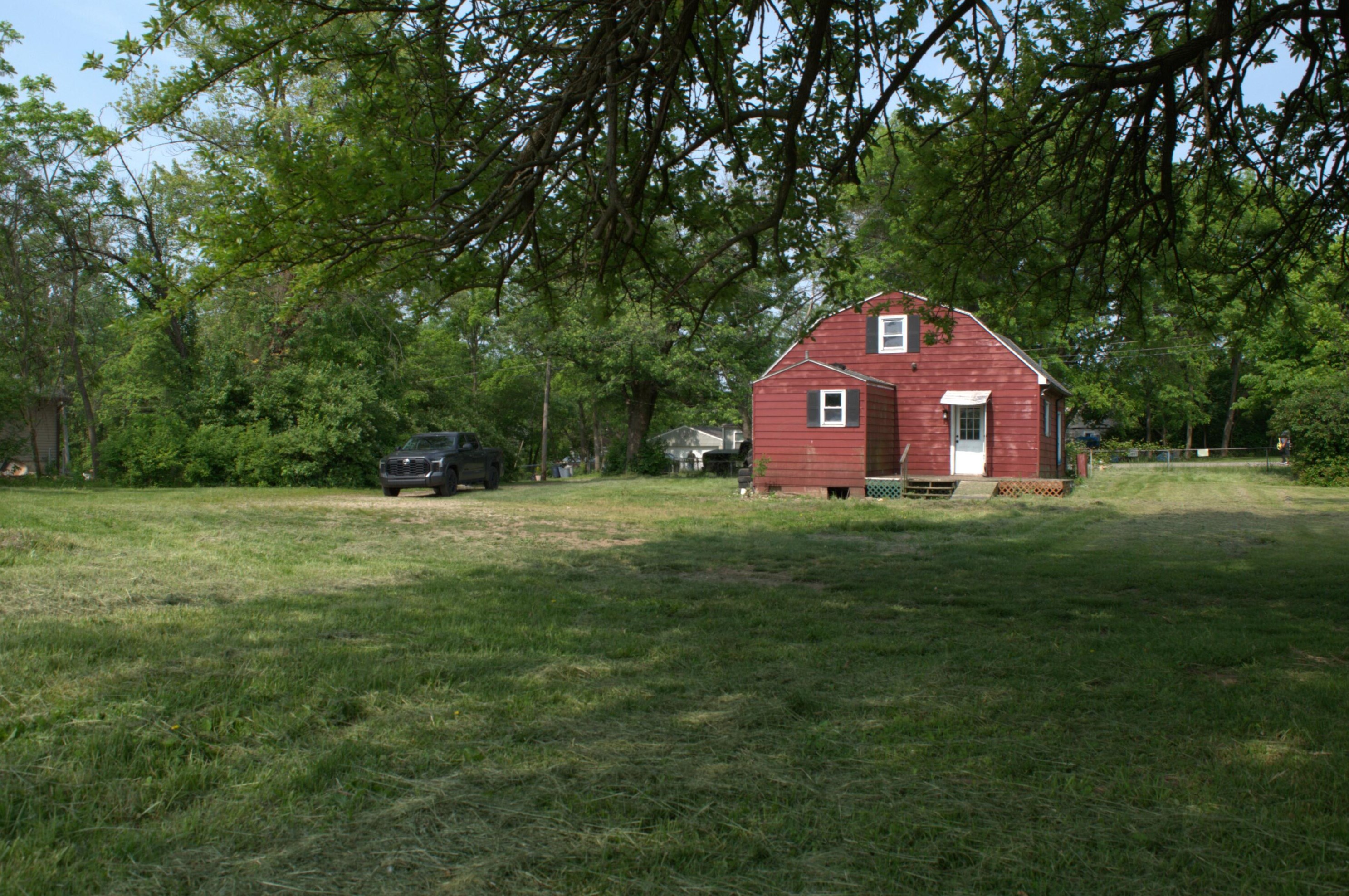 250 Emmit Ave, Columbus OH  43228-1960 exterior