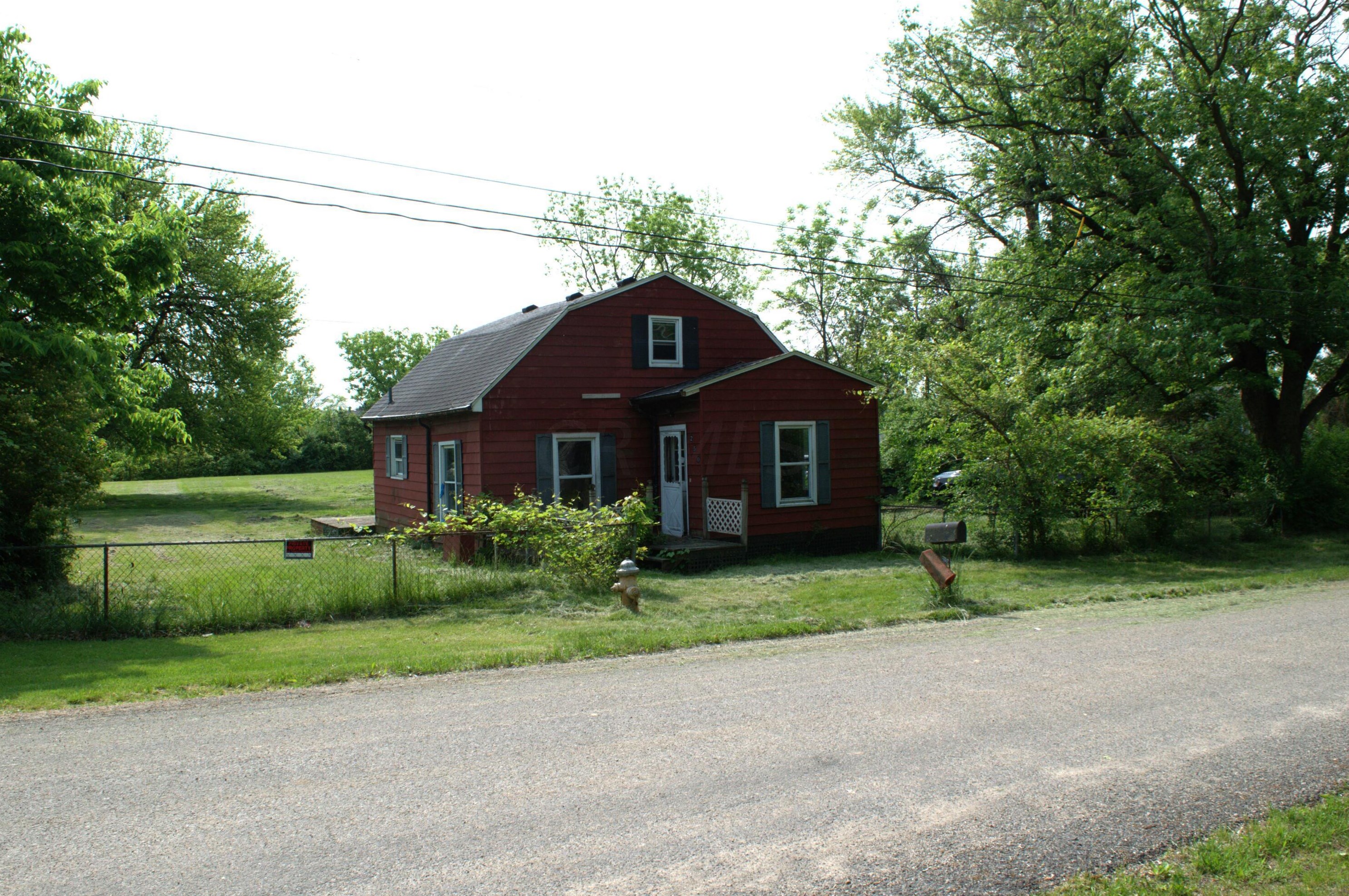 250 Emmit Ave, Columbus OH  43228-1960 exterior