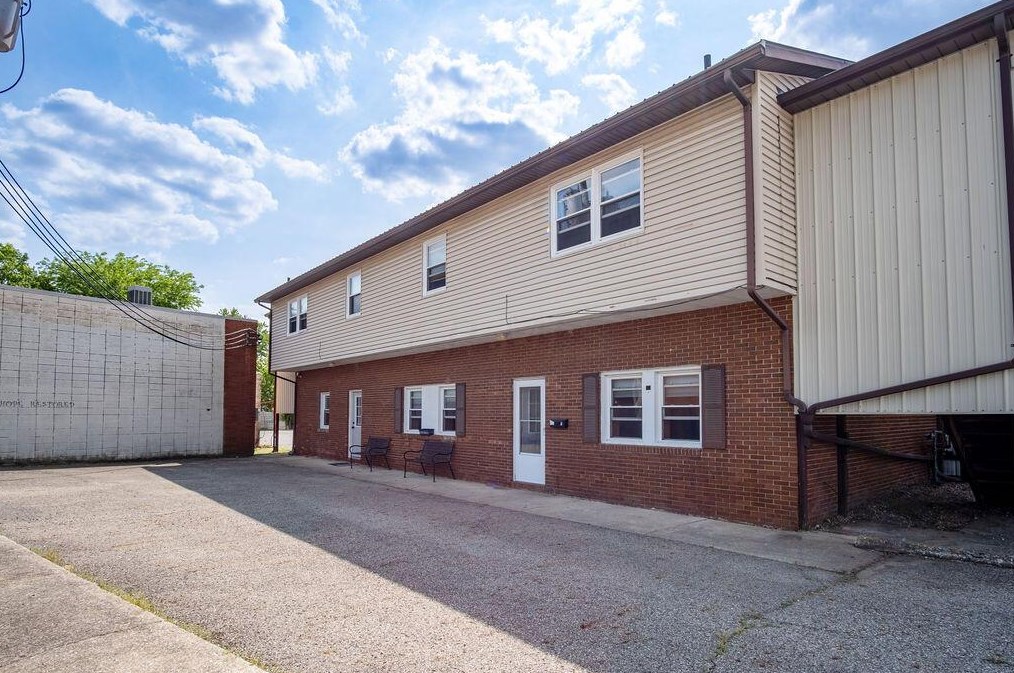 114 W 2nd St, Cardington, OH 43315