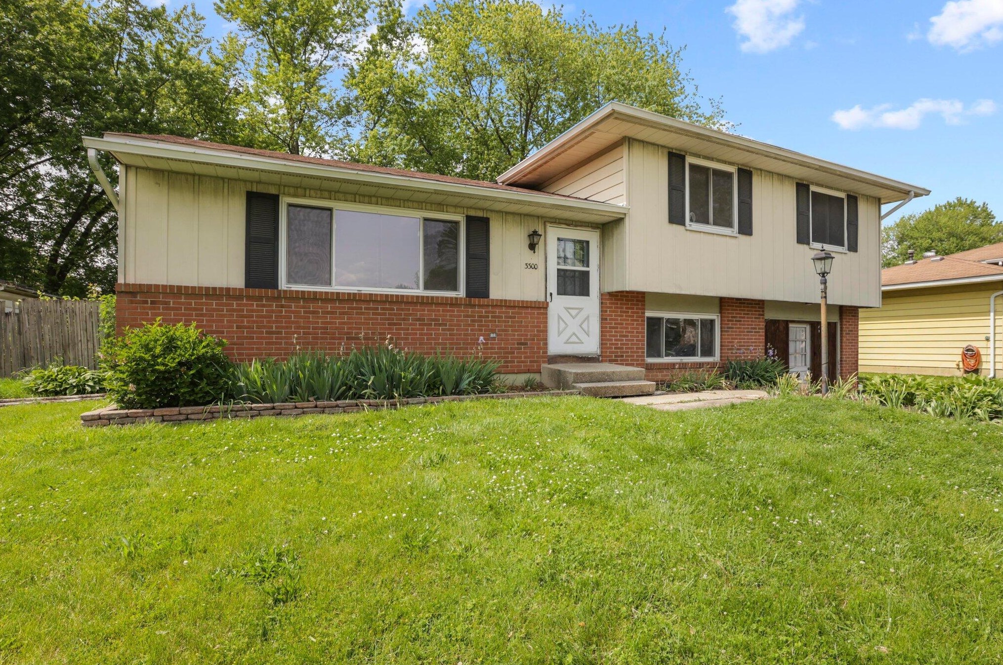3300 Winding Creek Dr, Columbus, OH 43223-3547
