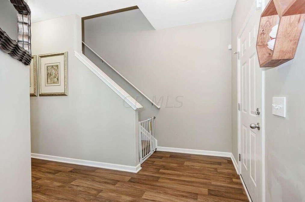 5715 Battle Creek Way, Columbus OH  43228-8953 exterior