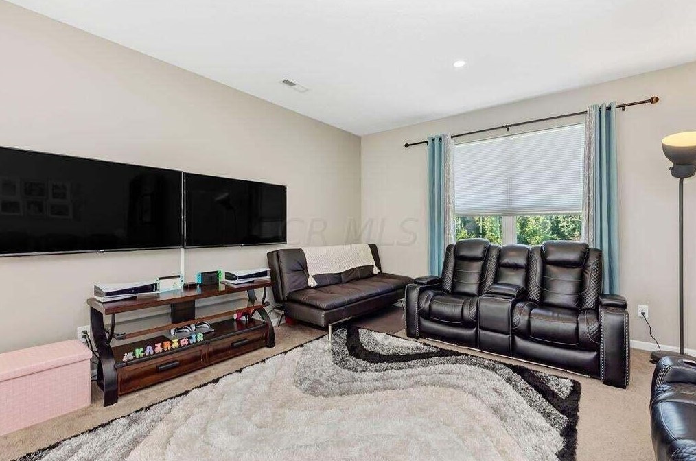 5715 Battle Creek Way, Columbus OH  43228-8953 exterior