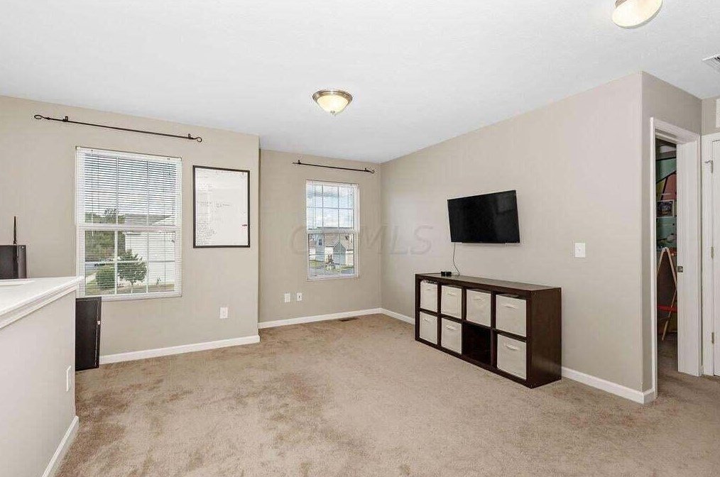 5715 Battle Creek Way, Columbus OH  43228-8953 exterior