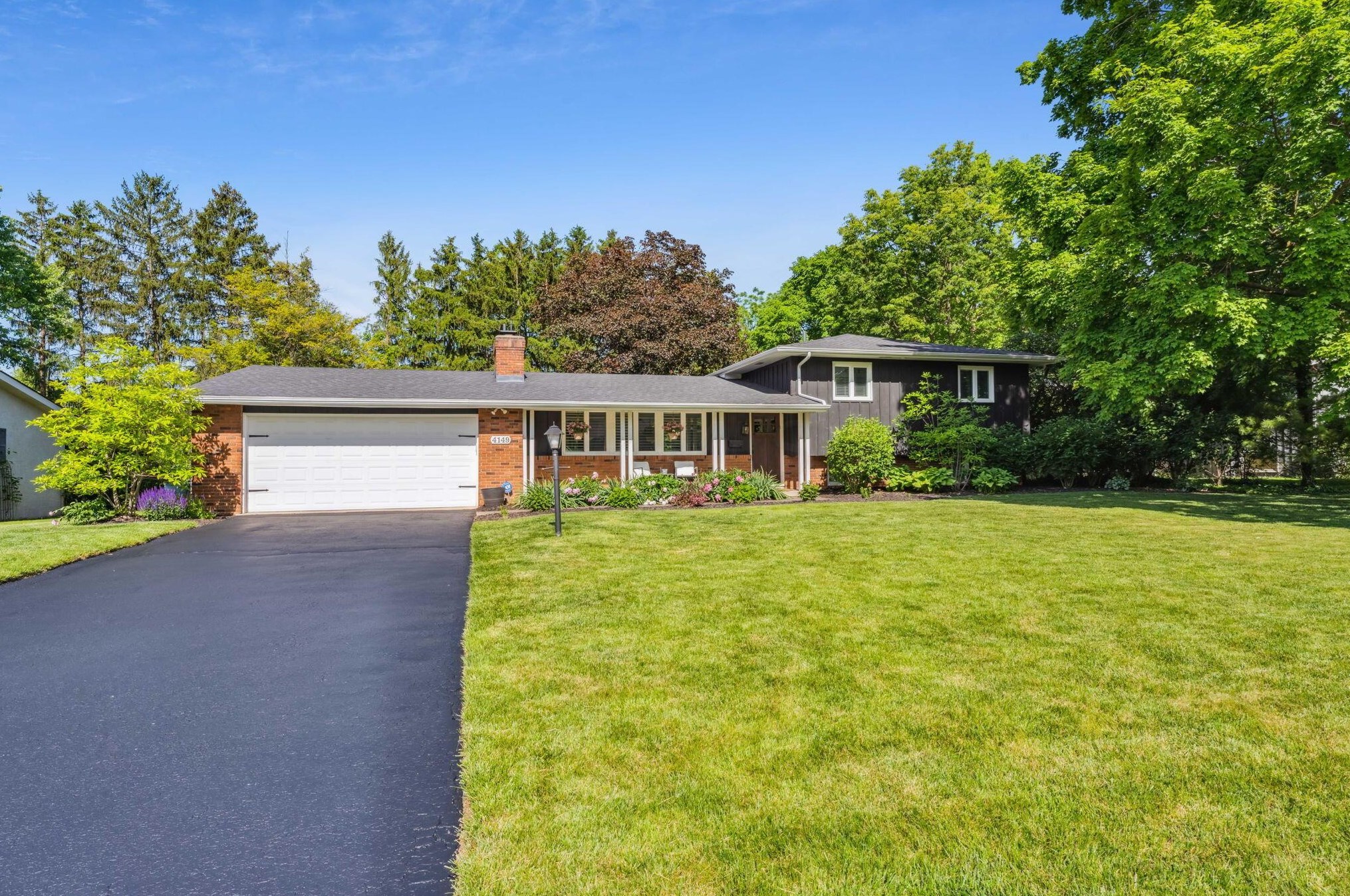 4149 Winfield Rd, Columbus, OH 43220-4605