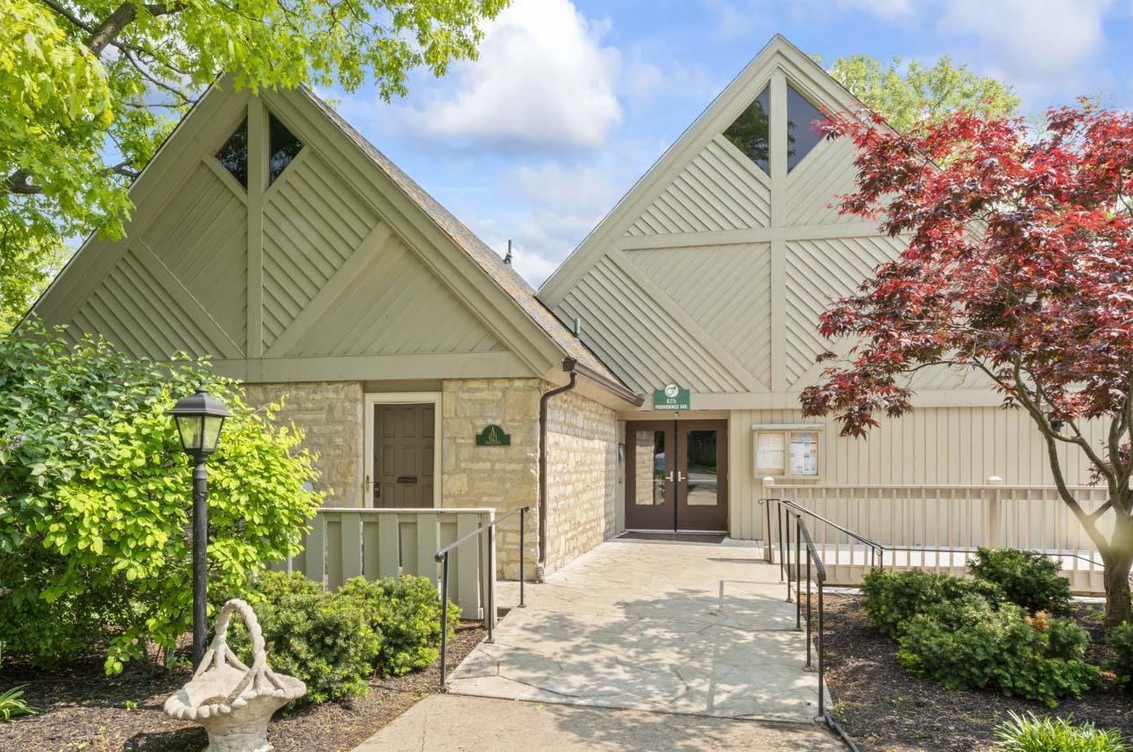 657 Olde Towne Ave, Columbus OH  43214-1957 exterior