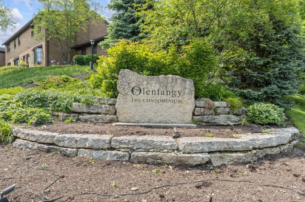 657 Olde Towne Ave, Columbus, OH 43214-1957