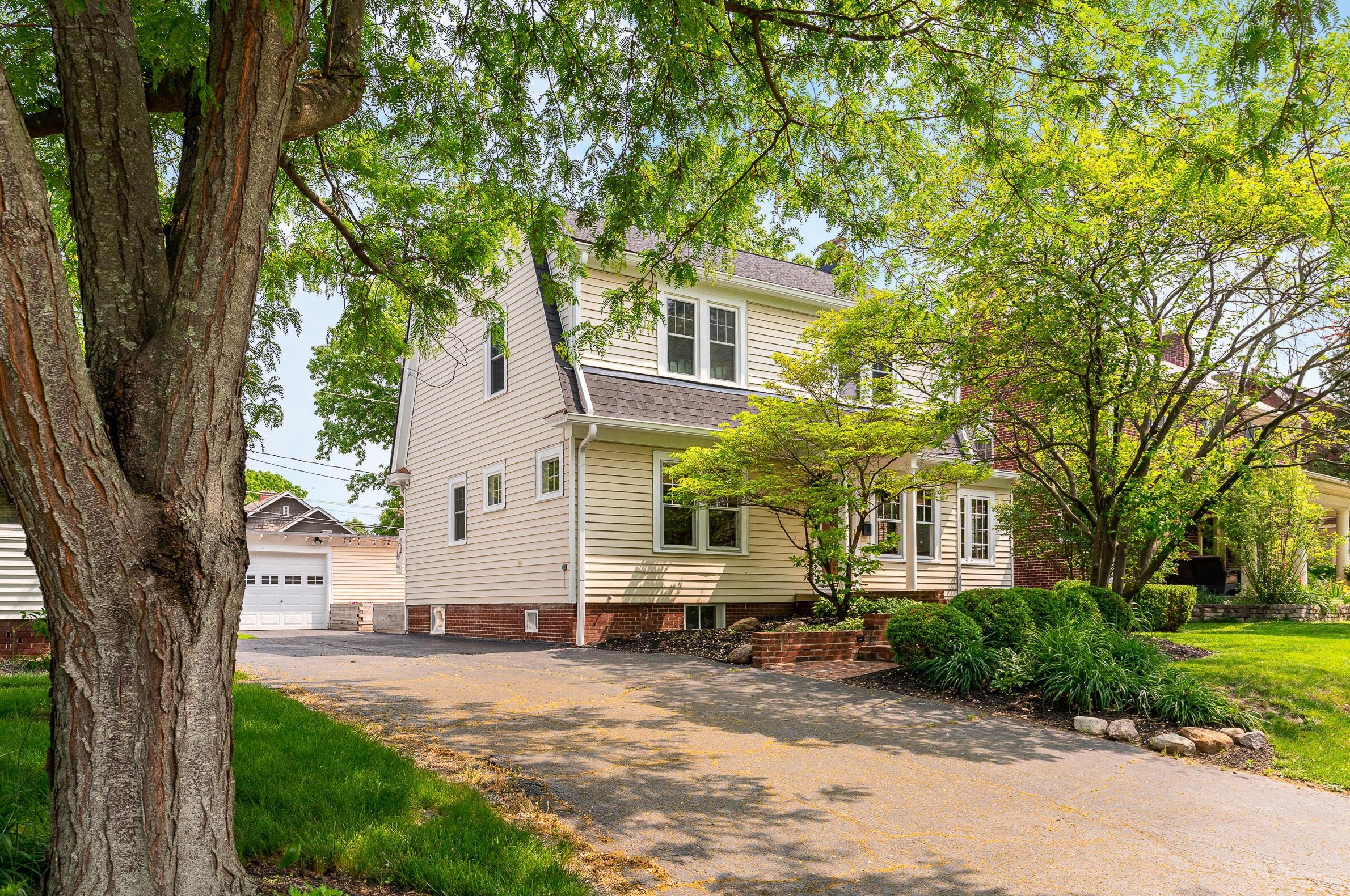 54 Winthrop Rd, Columbus OH  43214-3629 exterior