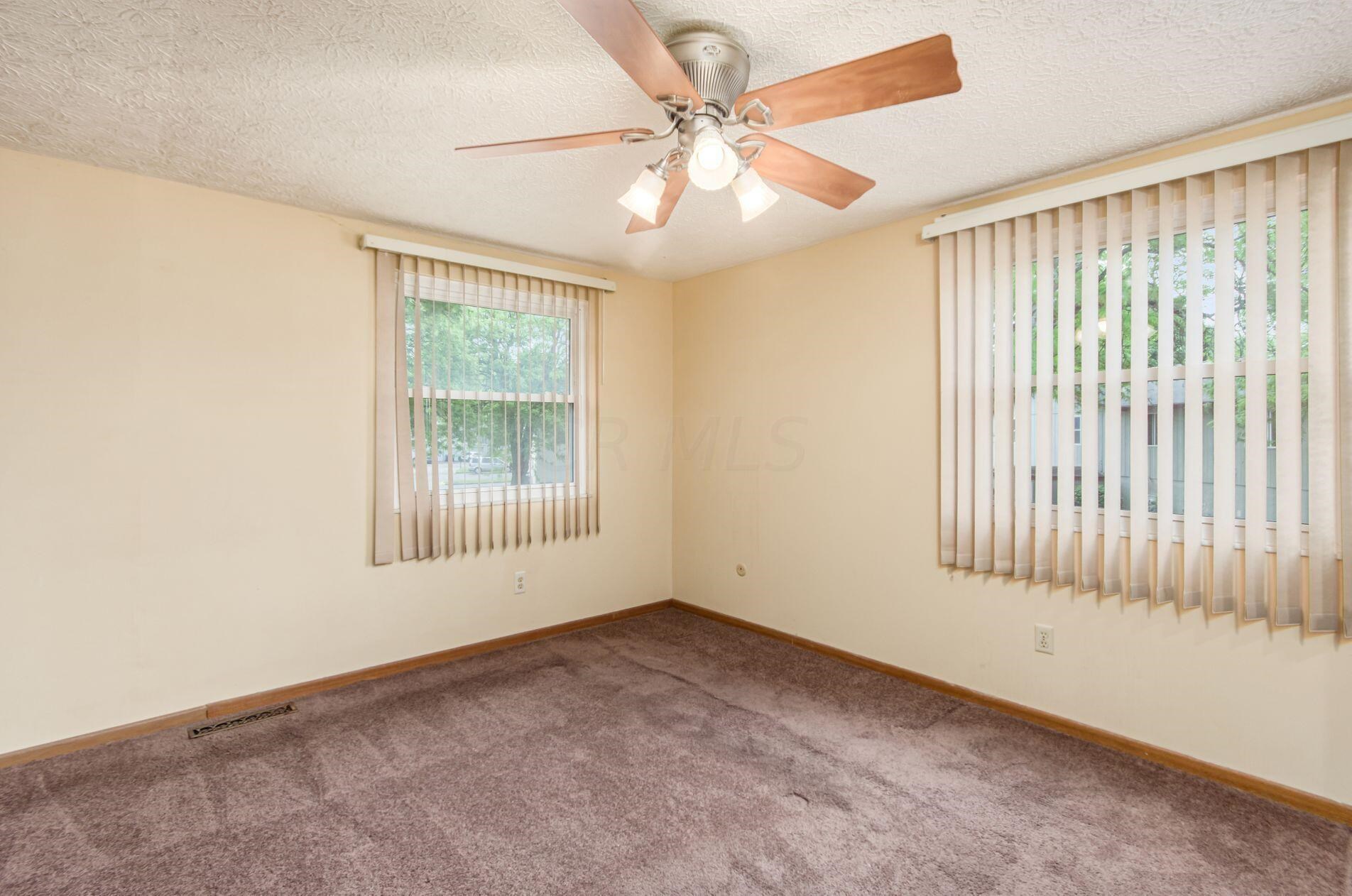 2464 Burgandy Ln, Columbus OH 43232-4296 exterior