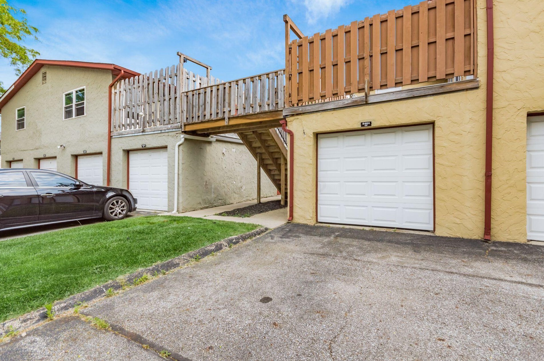 2464 Burgandy Ln, Columbus OH 43232-4296 exterior