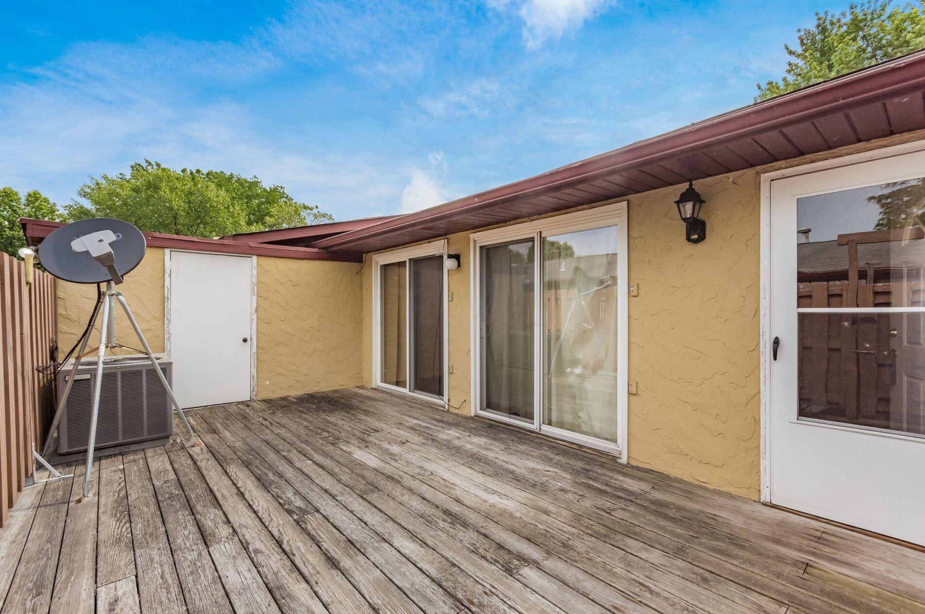 2464 Burgandy Ln, Columbus OH 43232-4296 exterior