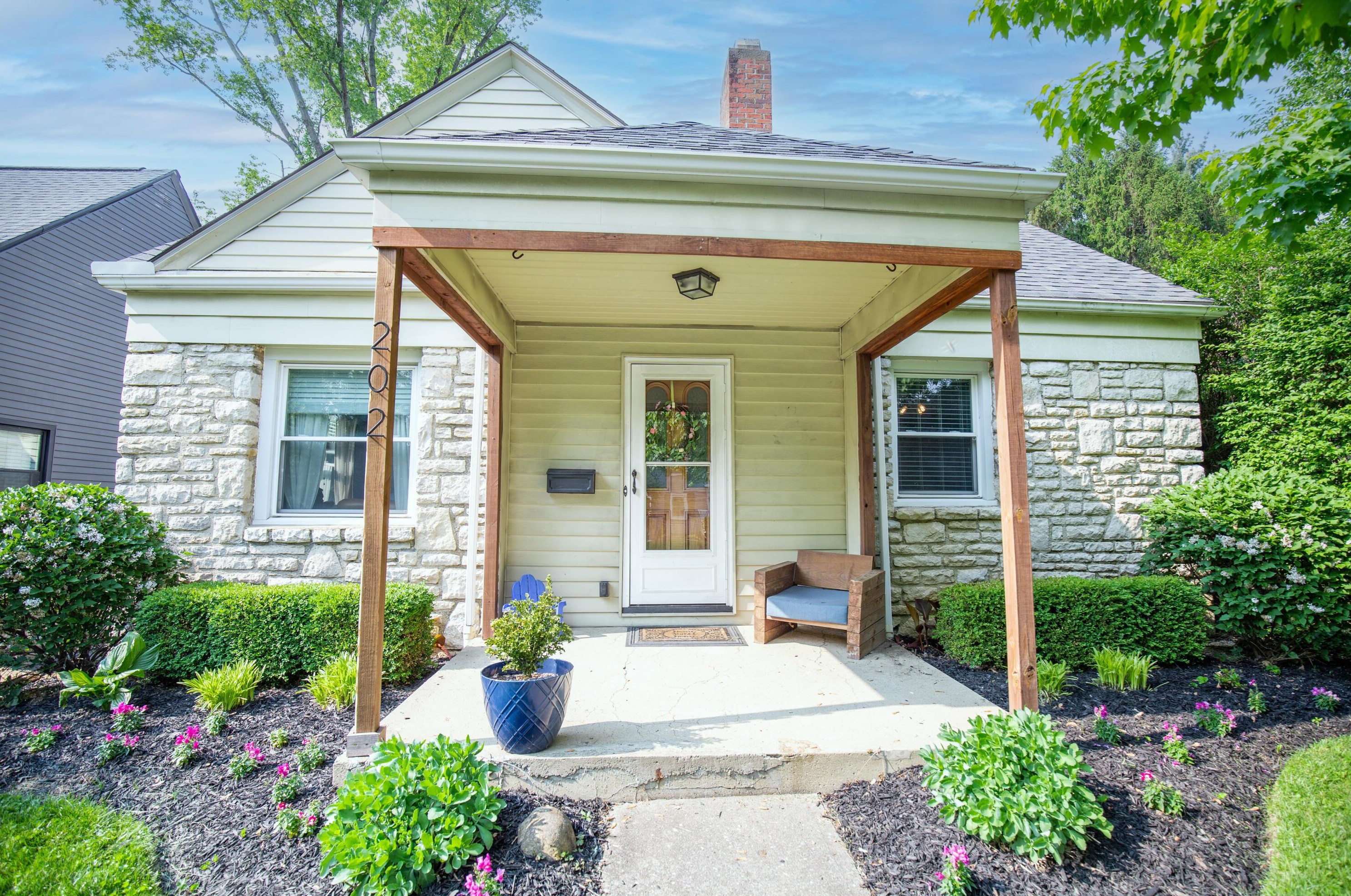 202 Henderson Rd, Columbus, OH 43214-2507
