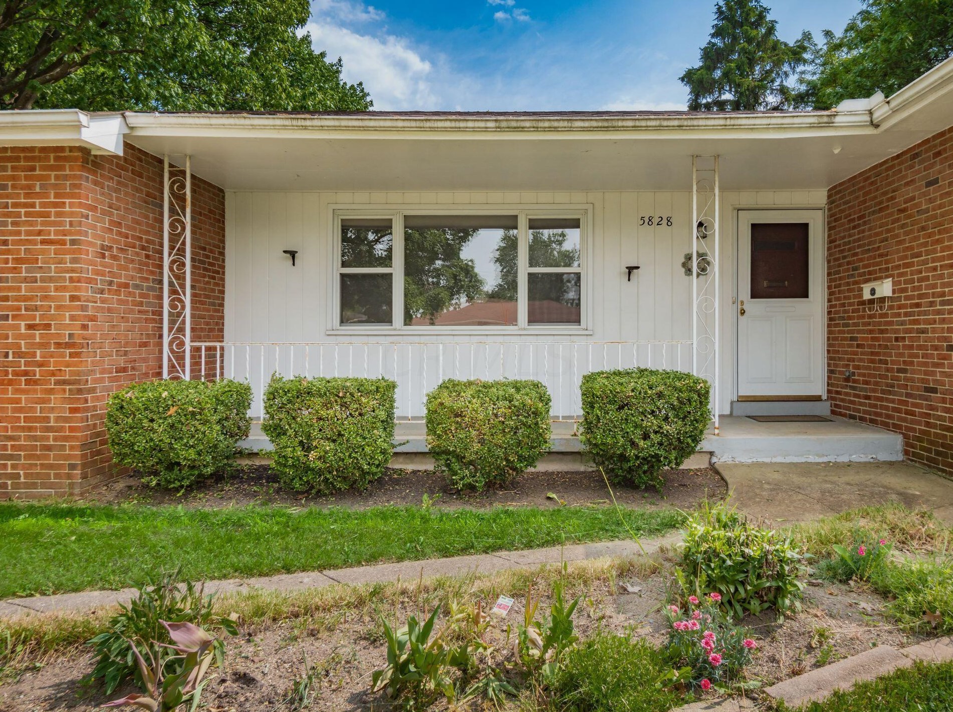 5828 Satinwood Dr, Columbus, OH 43229-3428