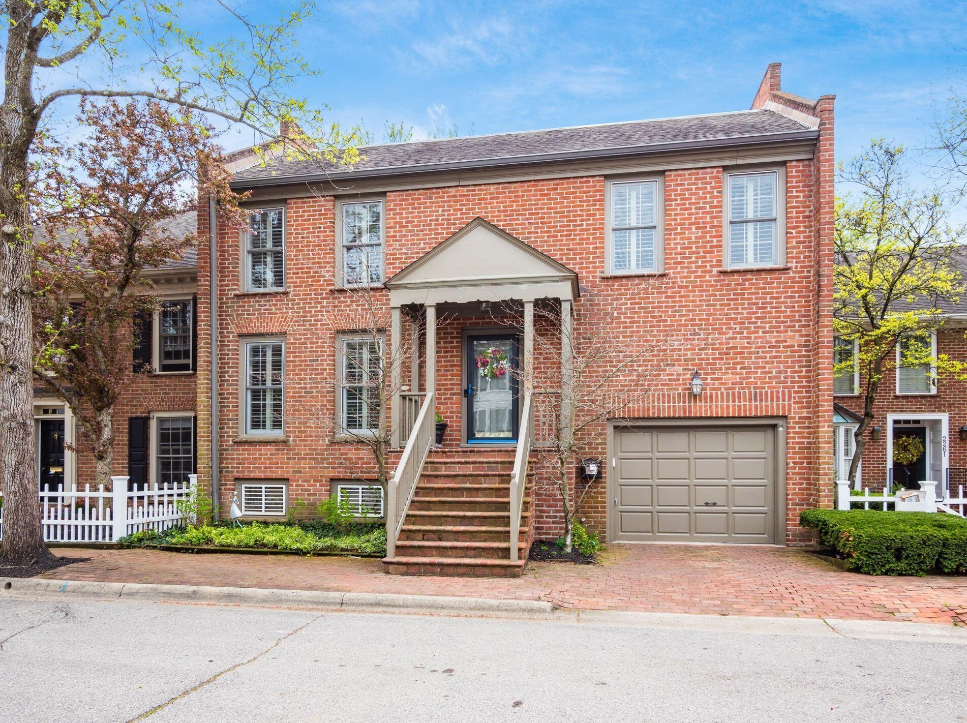2257 Atlee Ct, Columbus, OH 43220-5425