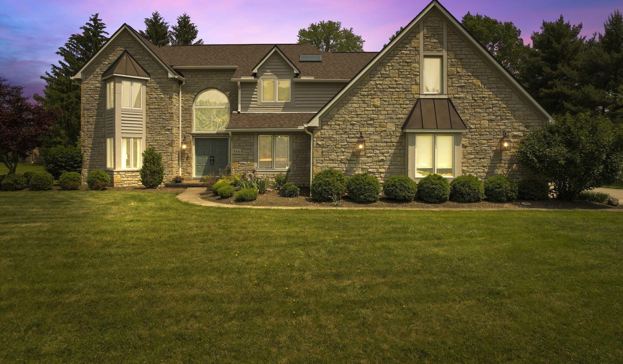 566 Laurel Ridge Dr, Columbus, OH 43230-2100
