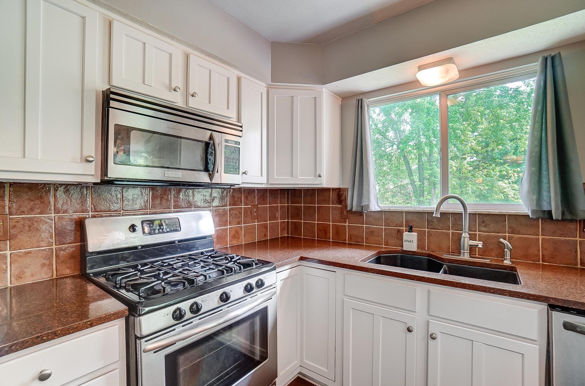 6463 Gossamer Ct, Westerville OH  43081-8242 exterior