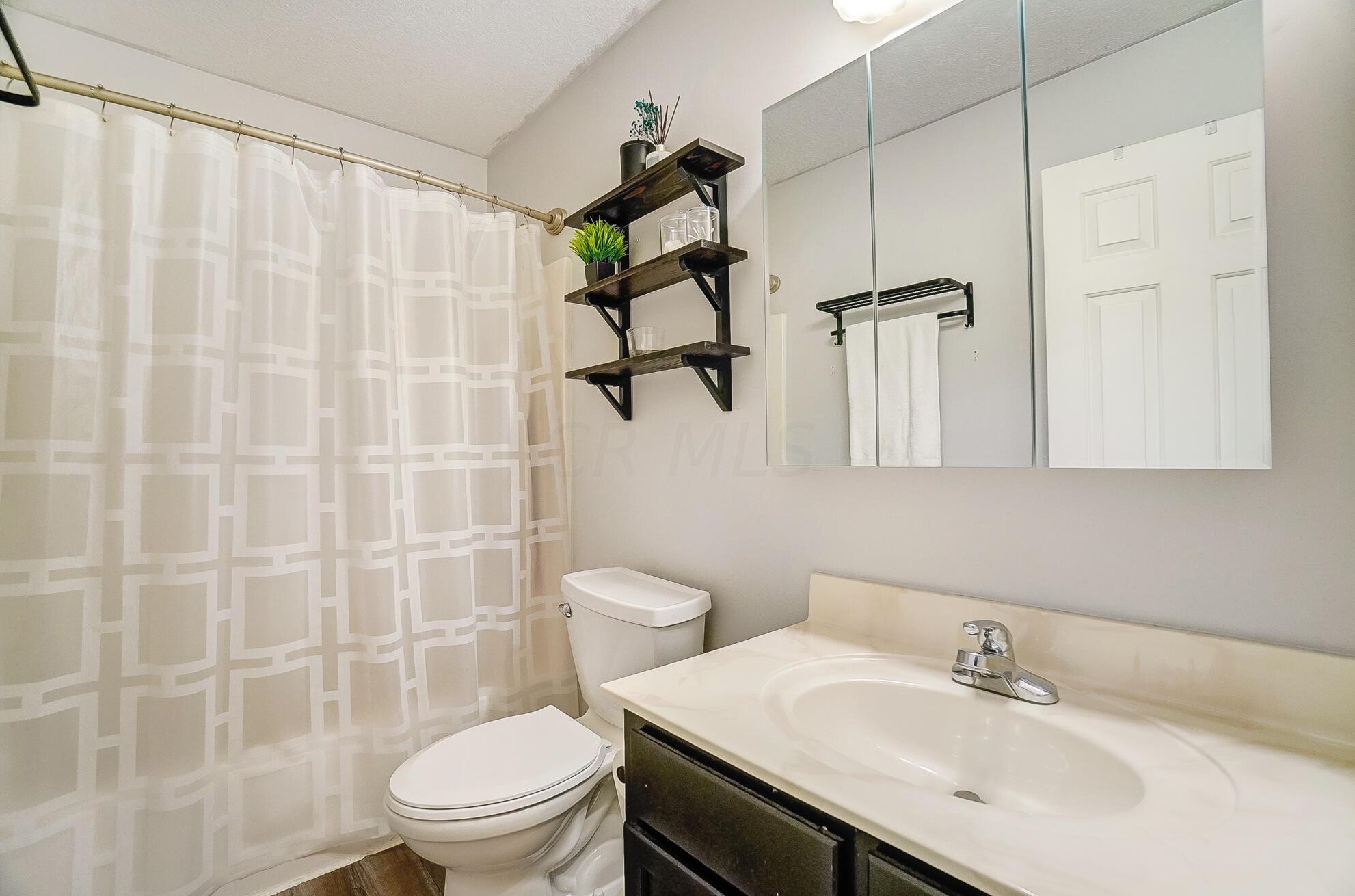 6463 Gossamer Ct, Westerville OH  43081-8242 exterior