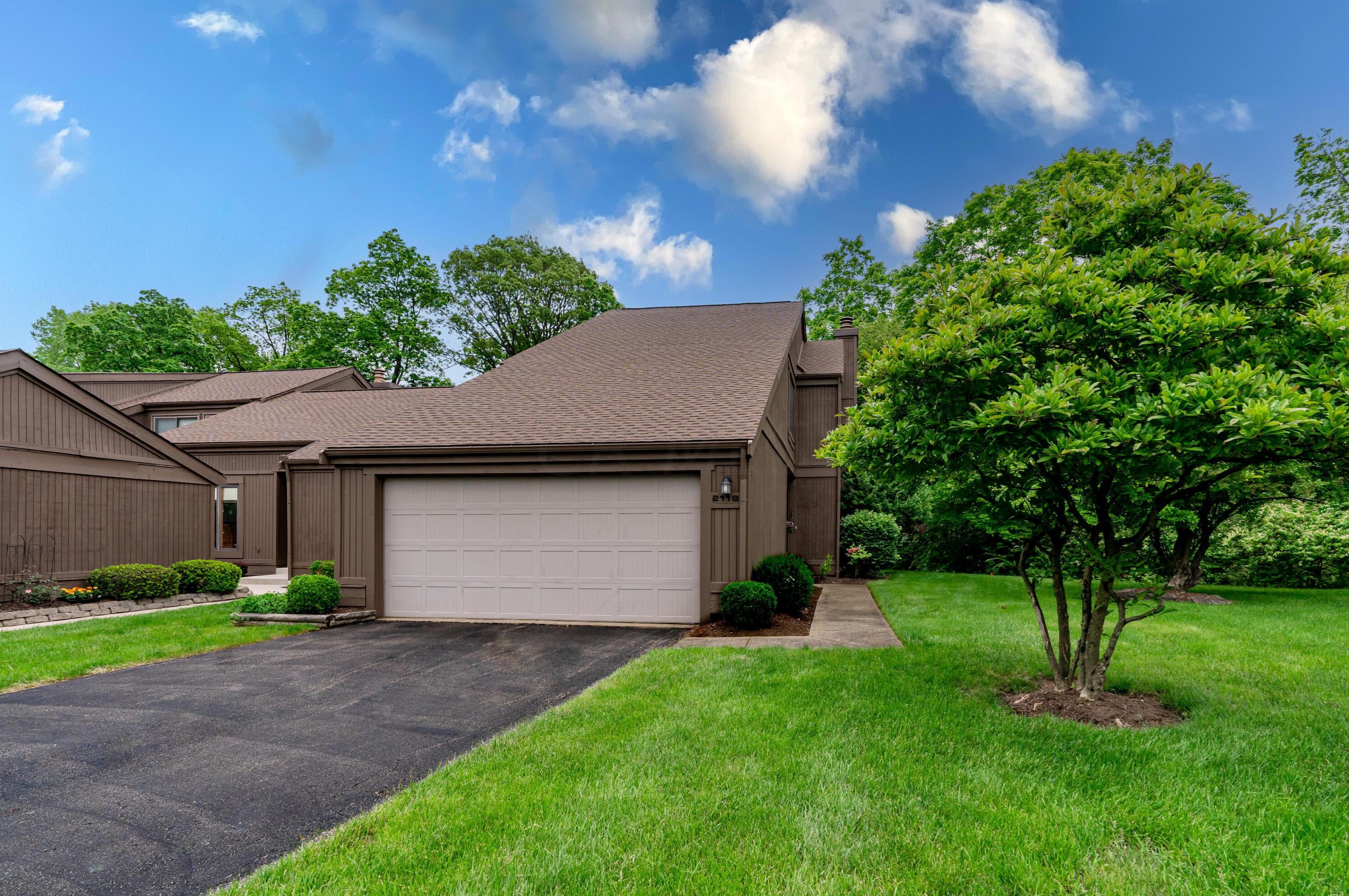 2119 Brookhurst Ave, Columbus, OH 43229-1585